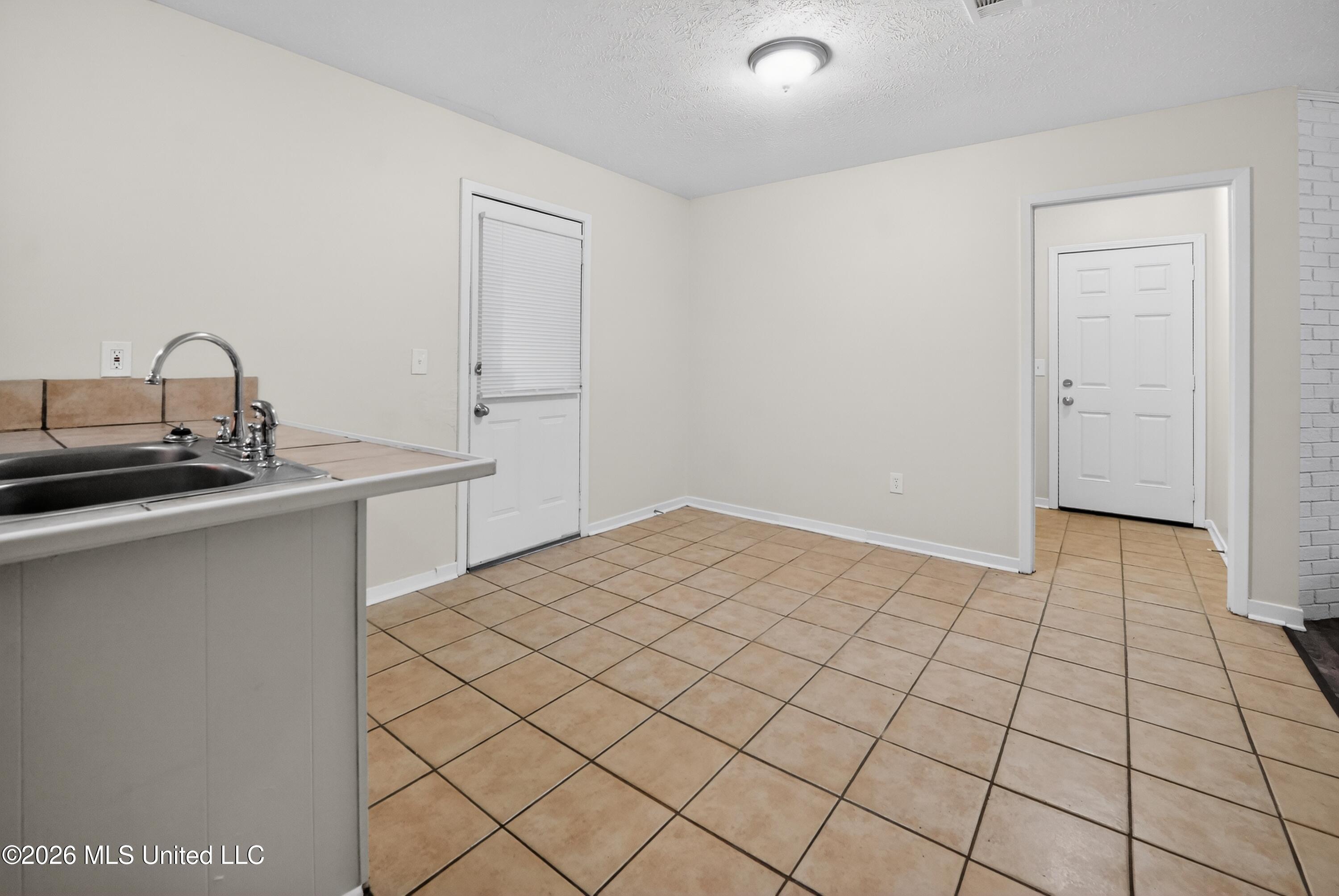 1438 Summit Avenue Property Photo 10
