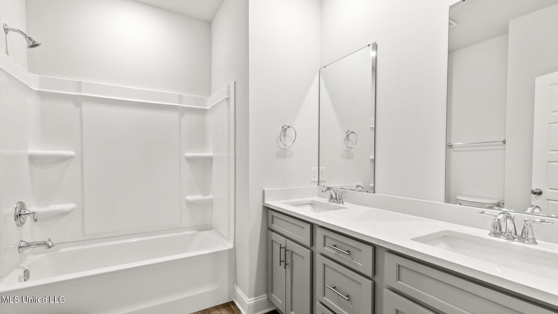 14216 Quill Avenue Property Photo 4
