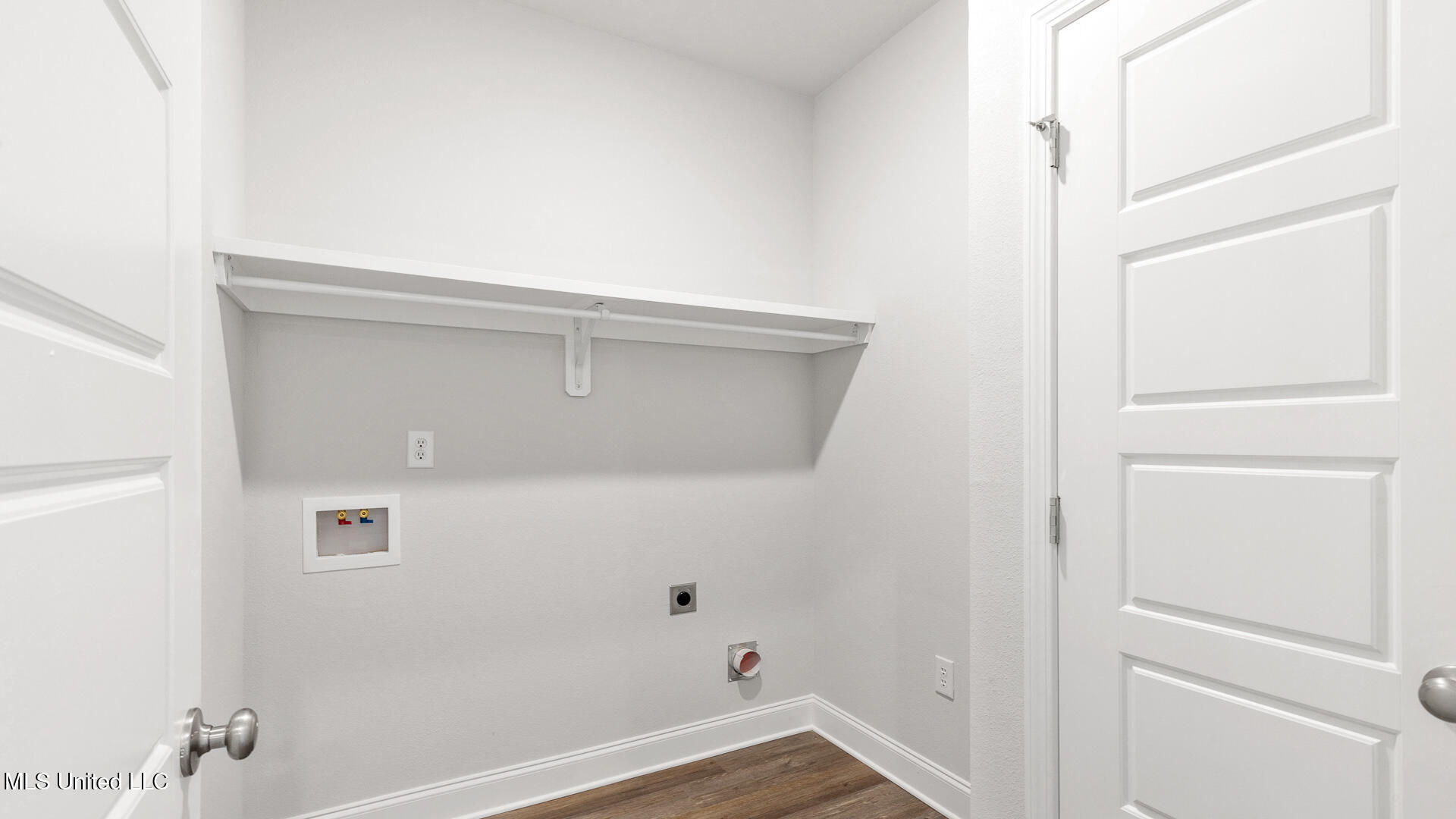 14216 Quill Avenue Property Photo 7