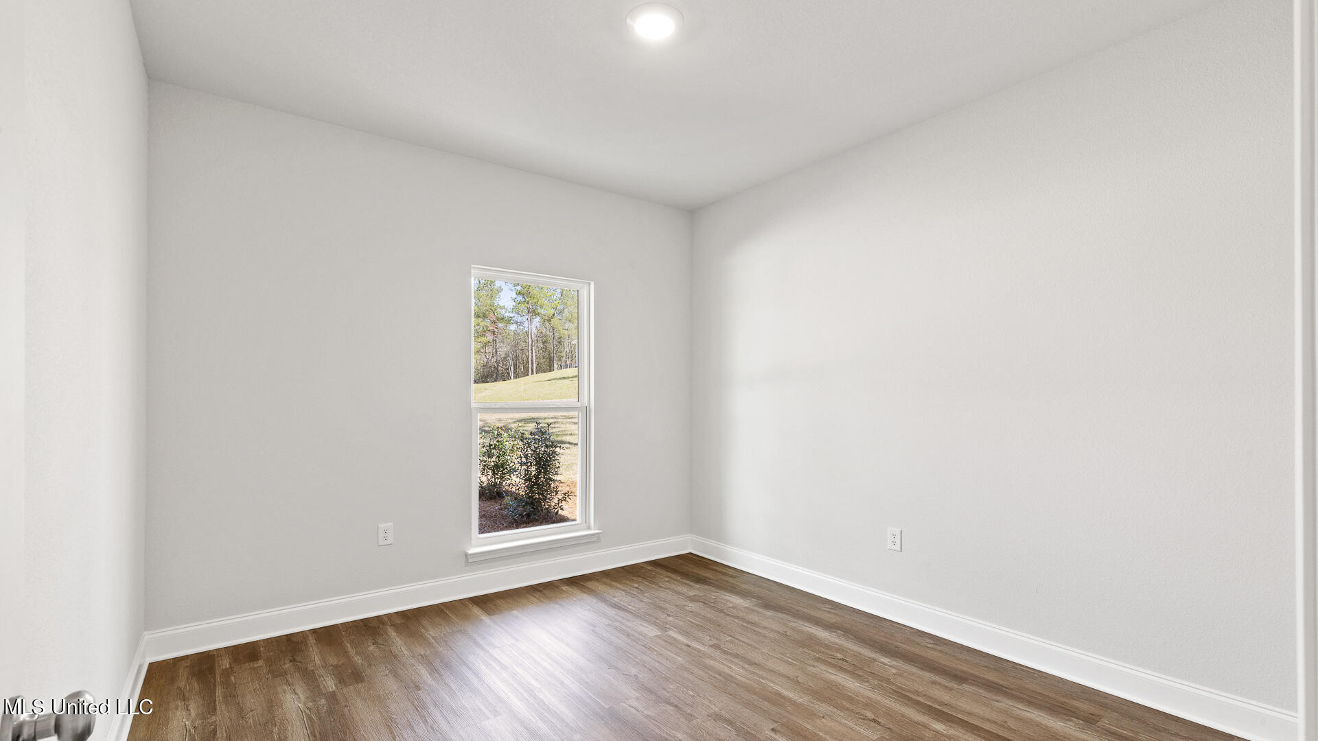 14216 Quill Avenue Property Photo 8