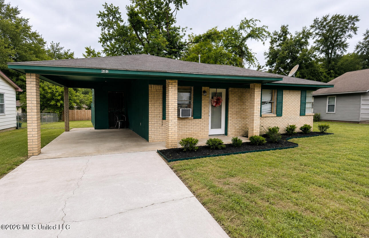 1258 Glendale Circle Property Photo 1