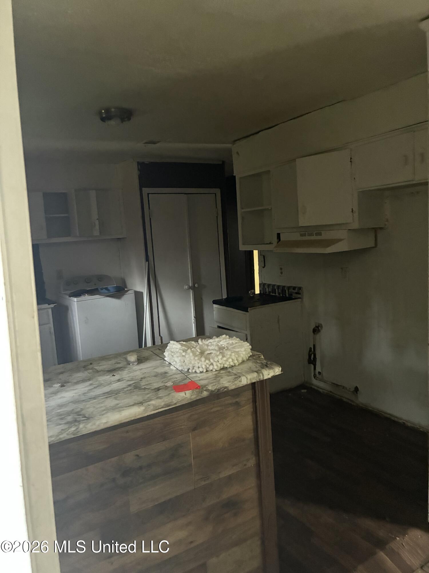 1258 Glendale Circle Property Photo 4