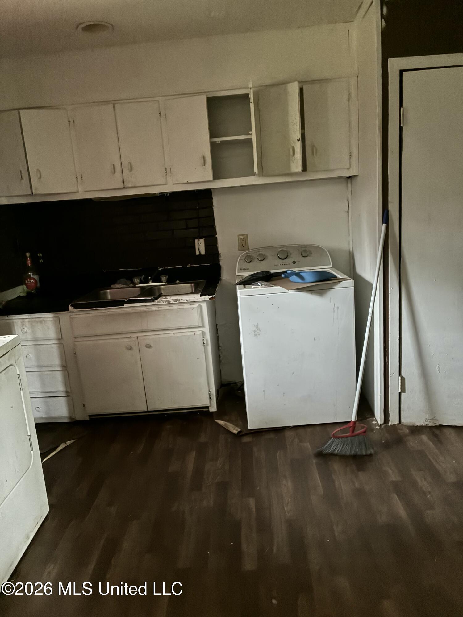 1258 Glendale Circle Property Photo 8