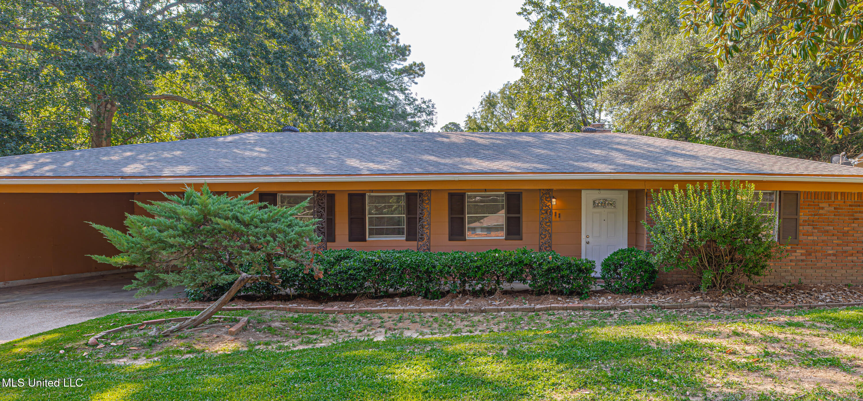 1011 Laurelwood Drive Property Photo 4