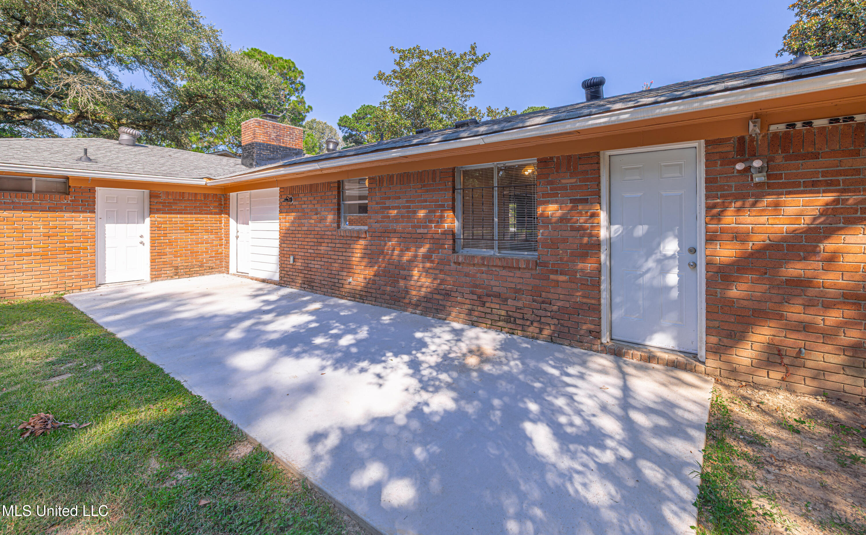 1011 Laurelwood Drive Property Photo 5