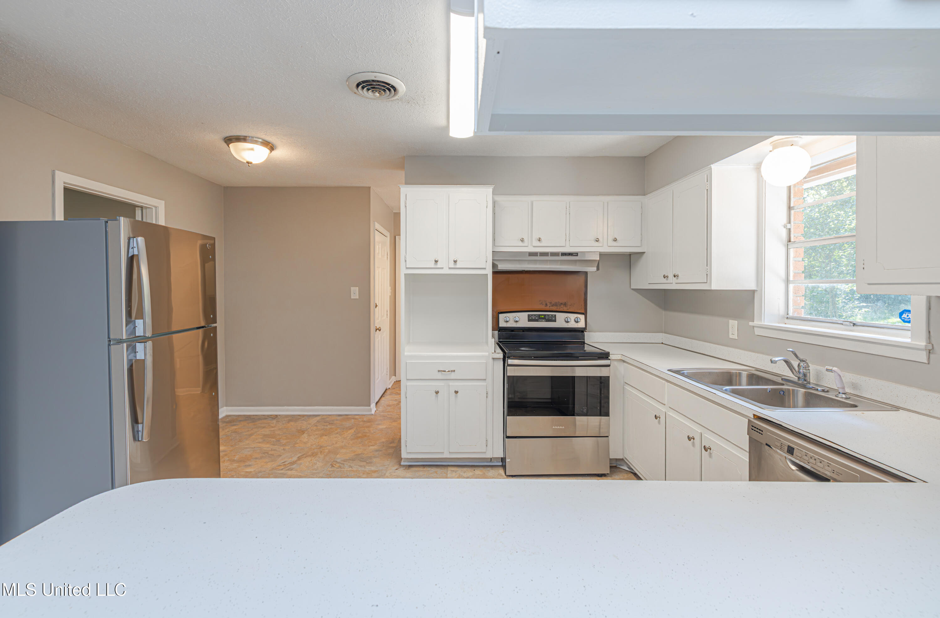 1011 Laurelwood Drive Property Photo 9