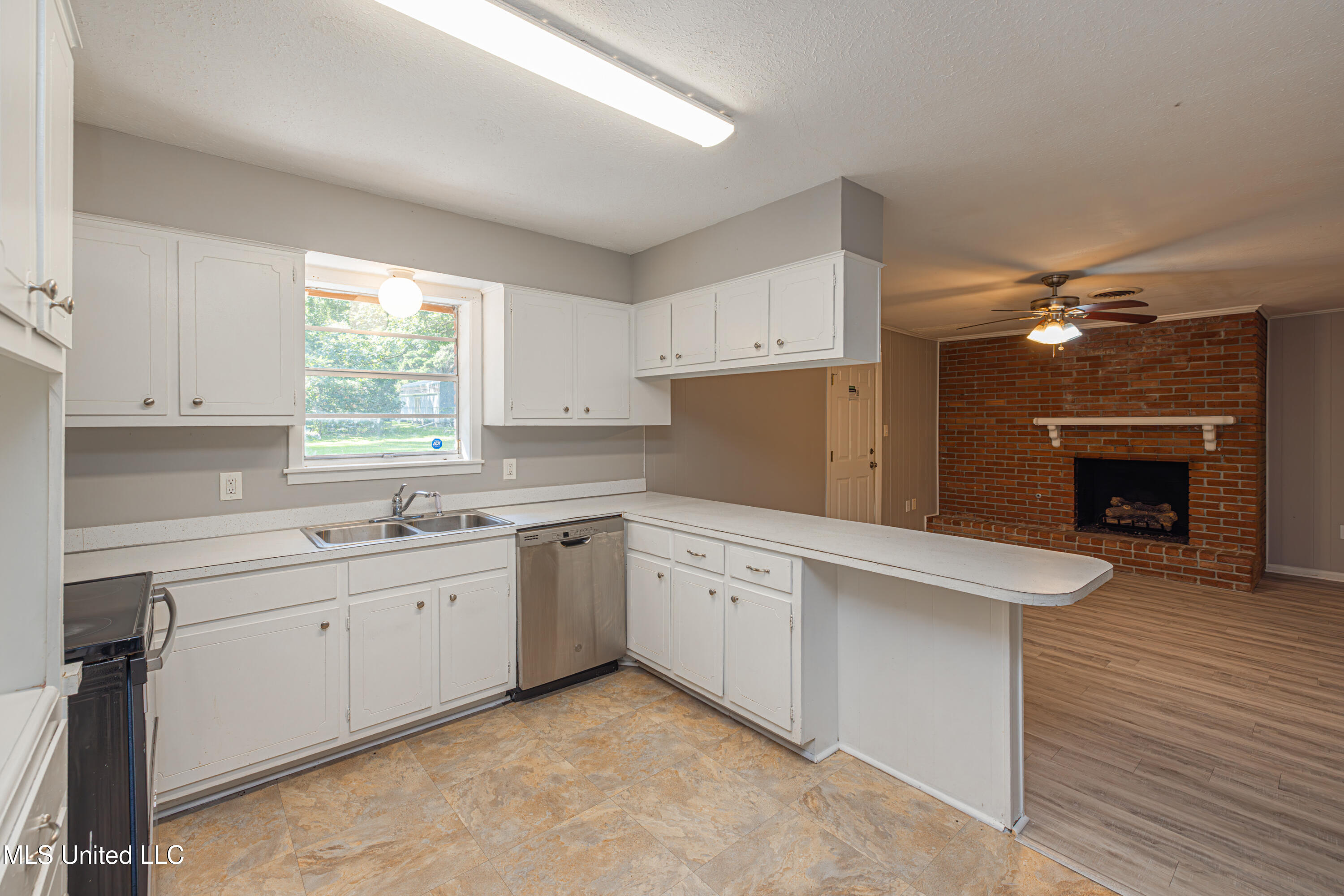1011 Laurelwood Drive Property Photo 10