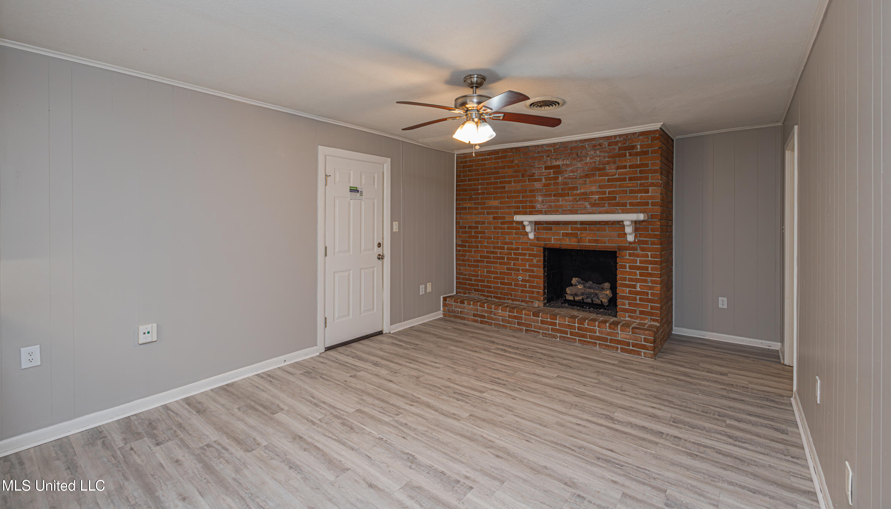 1011 Laurelwood Drive Property Photo 12