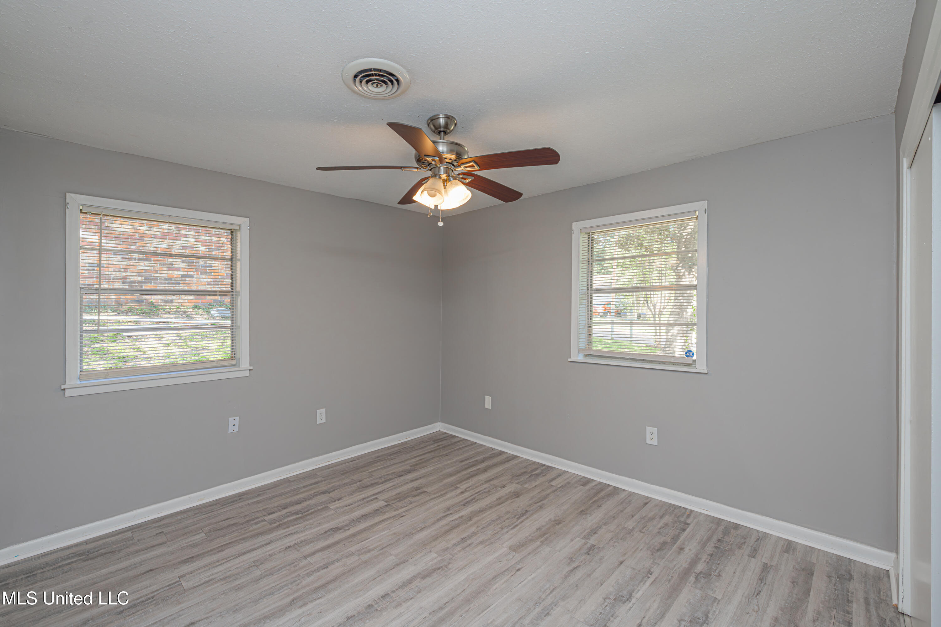 1011 Laurelwood Drive Property Photo 15