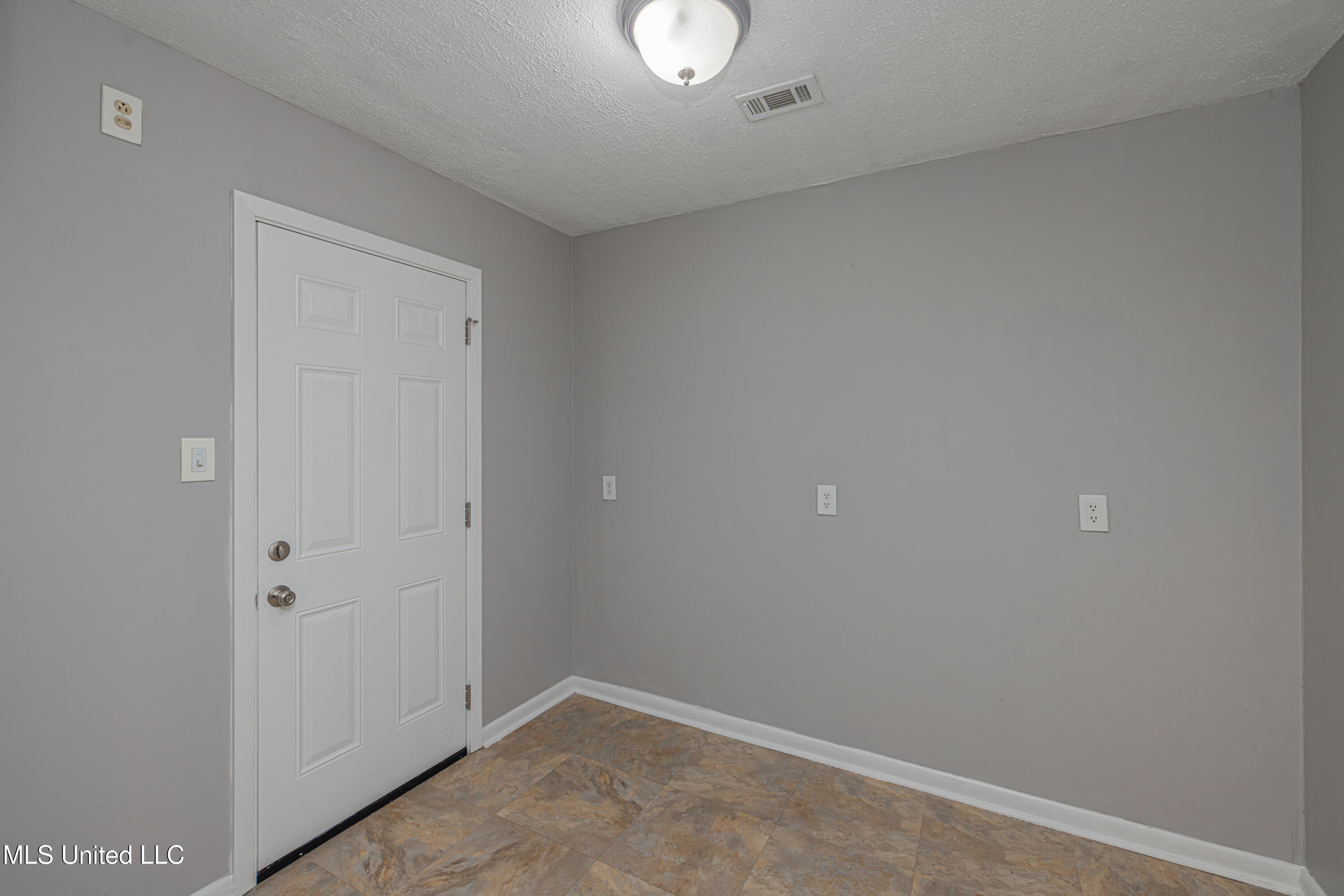 1011 Laurelwood Drive Property Photo 20
