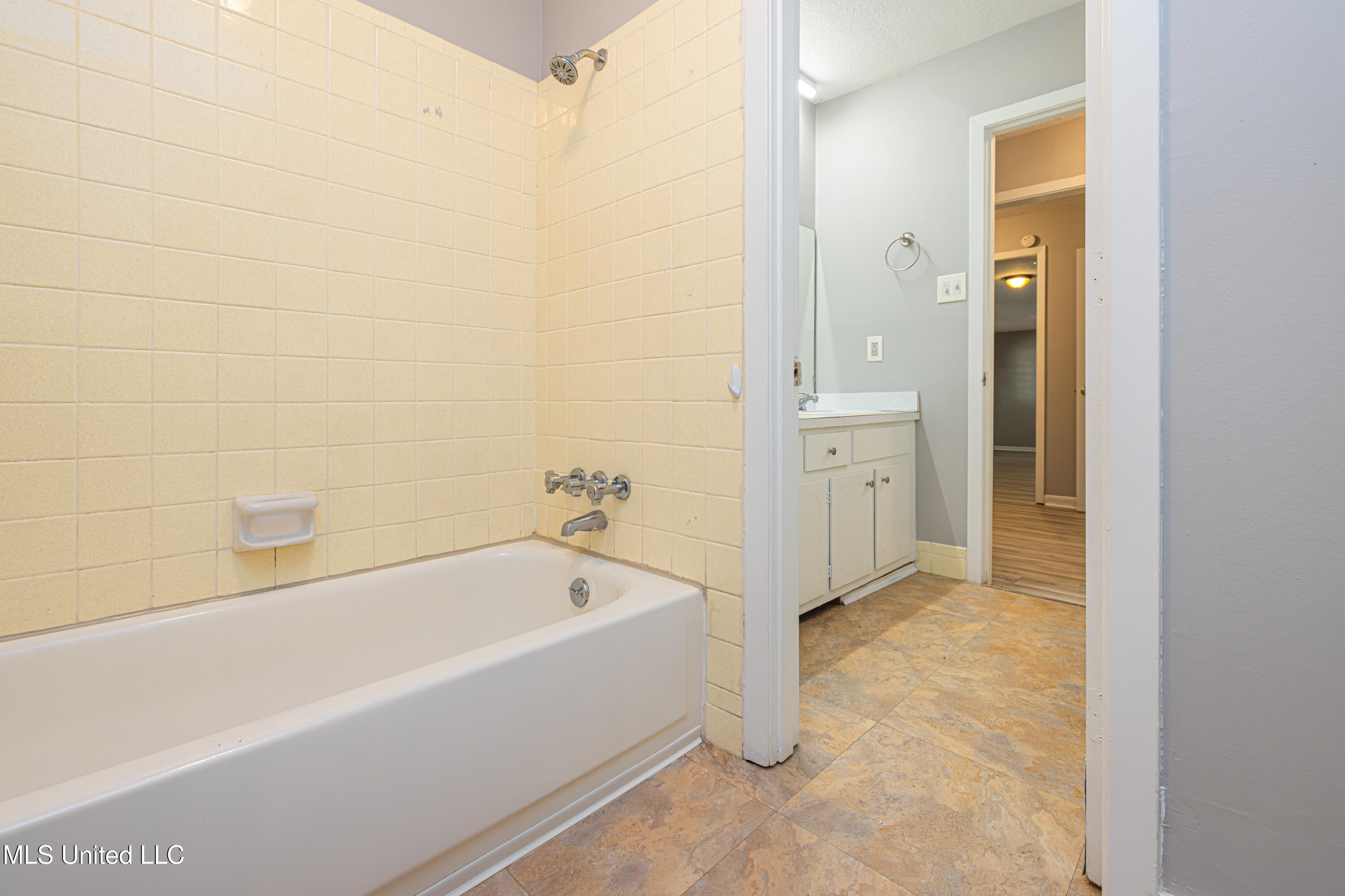 1011 Laurelwood Drive Property Photo 23
