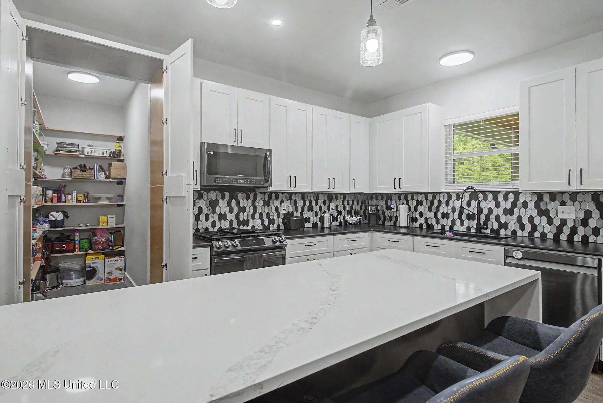 12496 Yet Road Property Photo 7