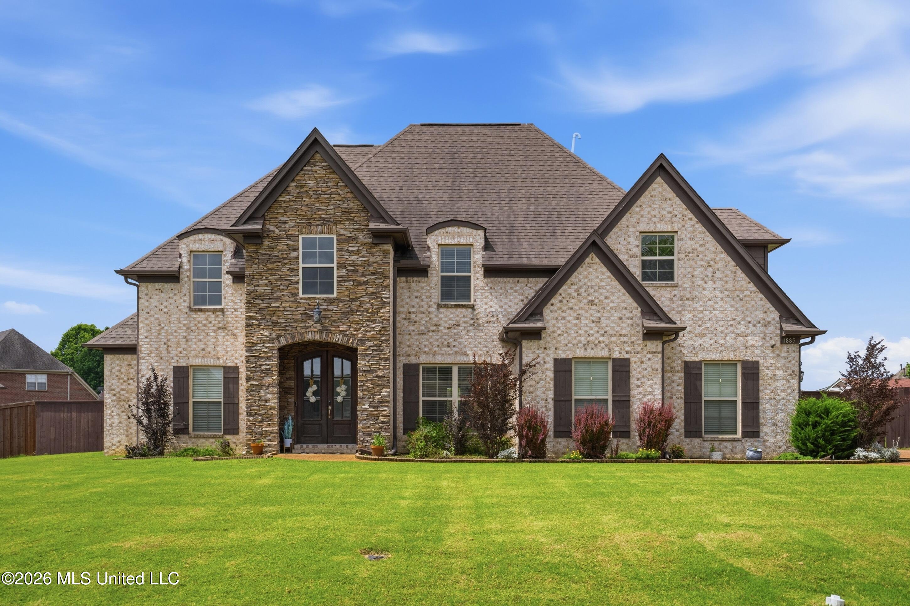 1885 Daffodil Drive Property Photo 1