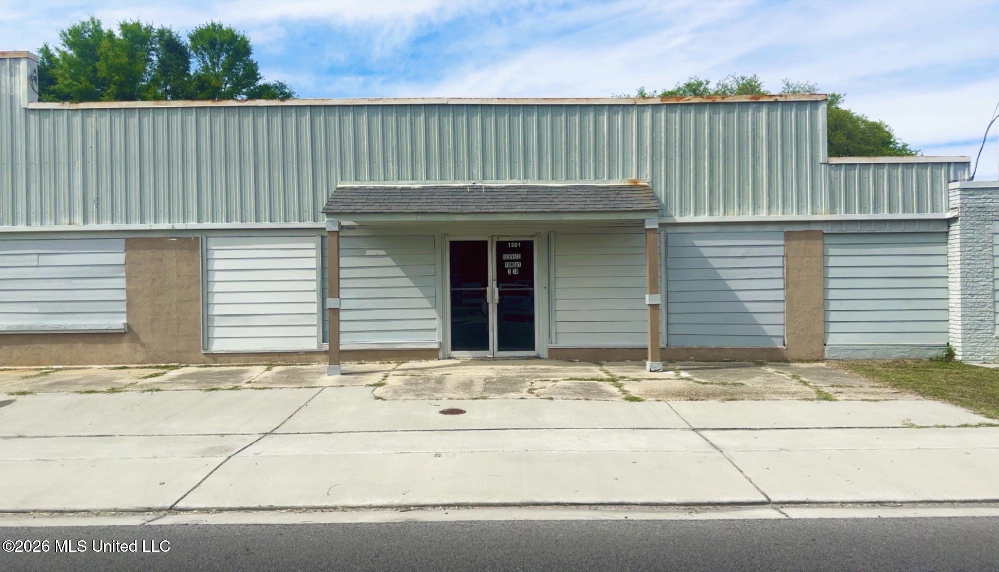 1201 Ingalls Avenue Property Photo 1