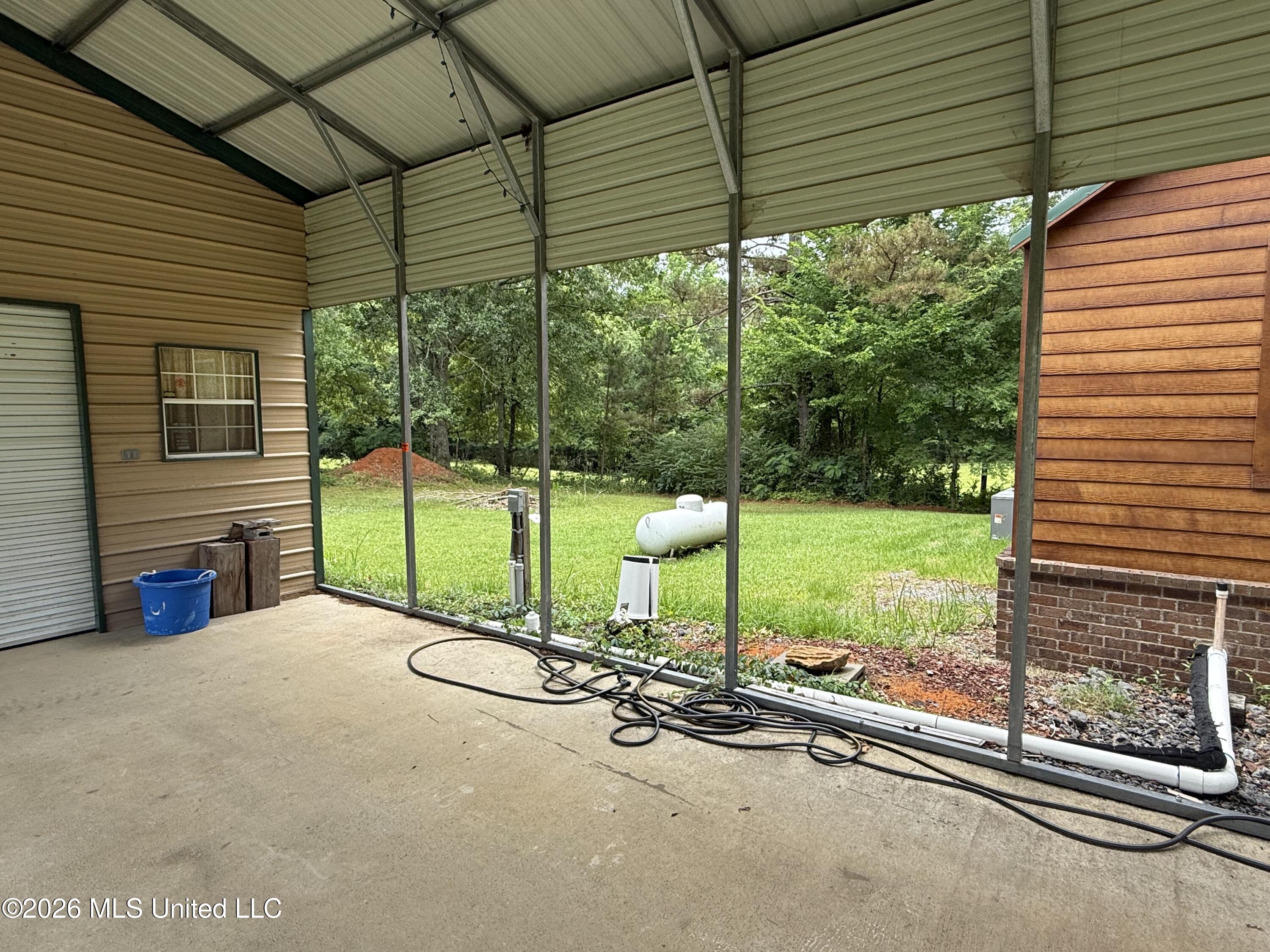 1687 Thaggard Road Property Photo 8