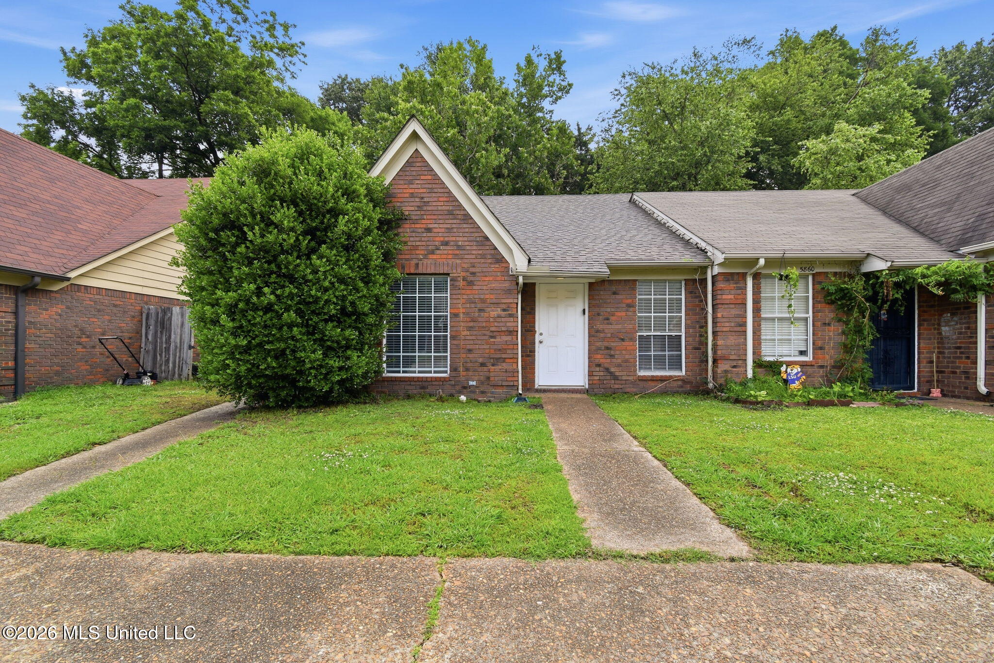 5870 Garden Walk Property Photo 1