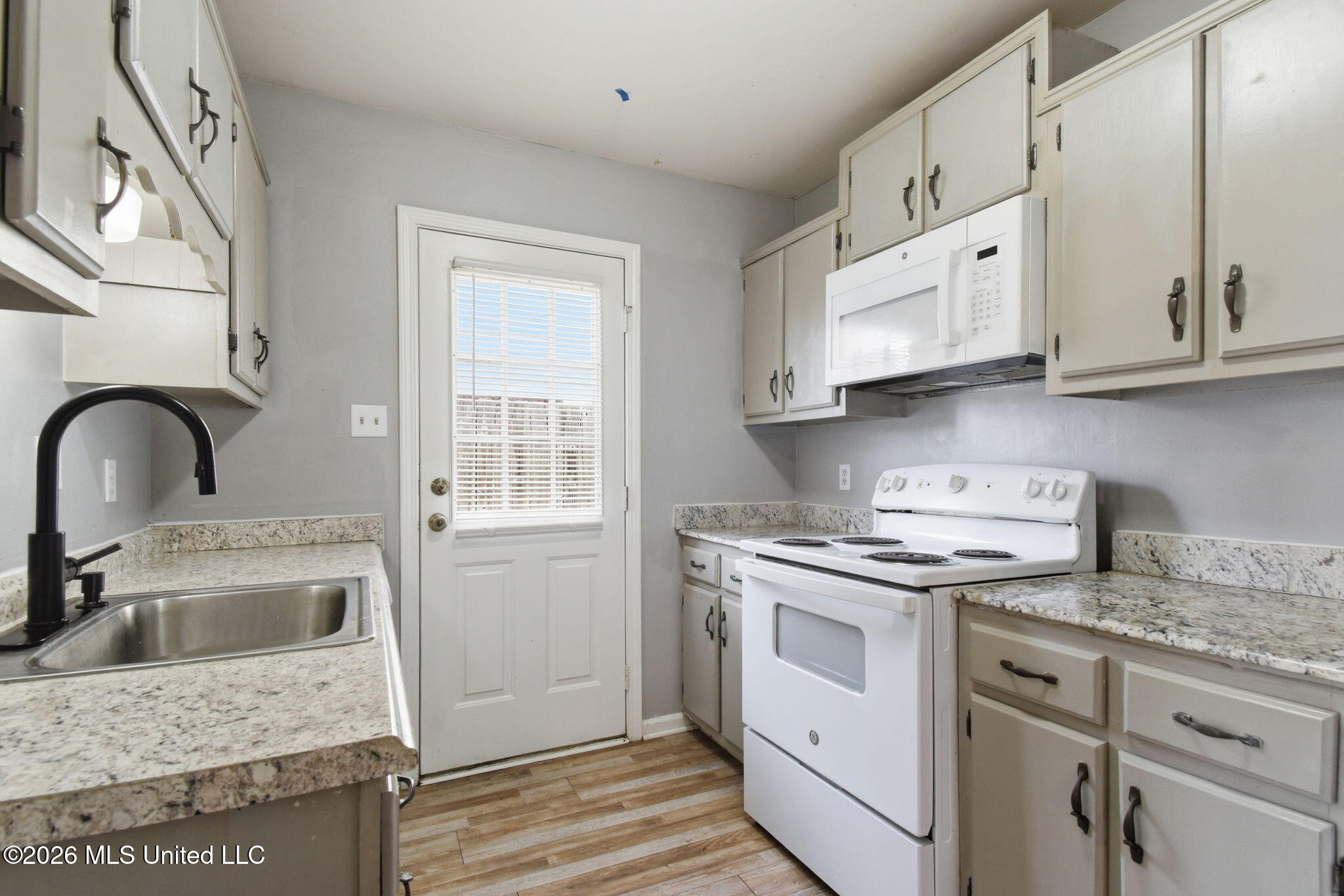 5870 Garden Walk Property Photo 7