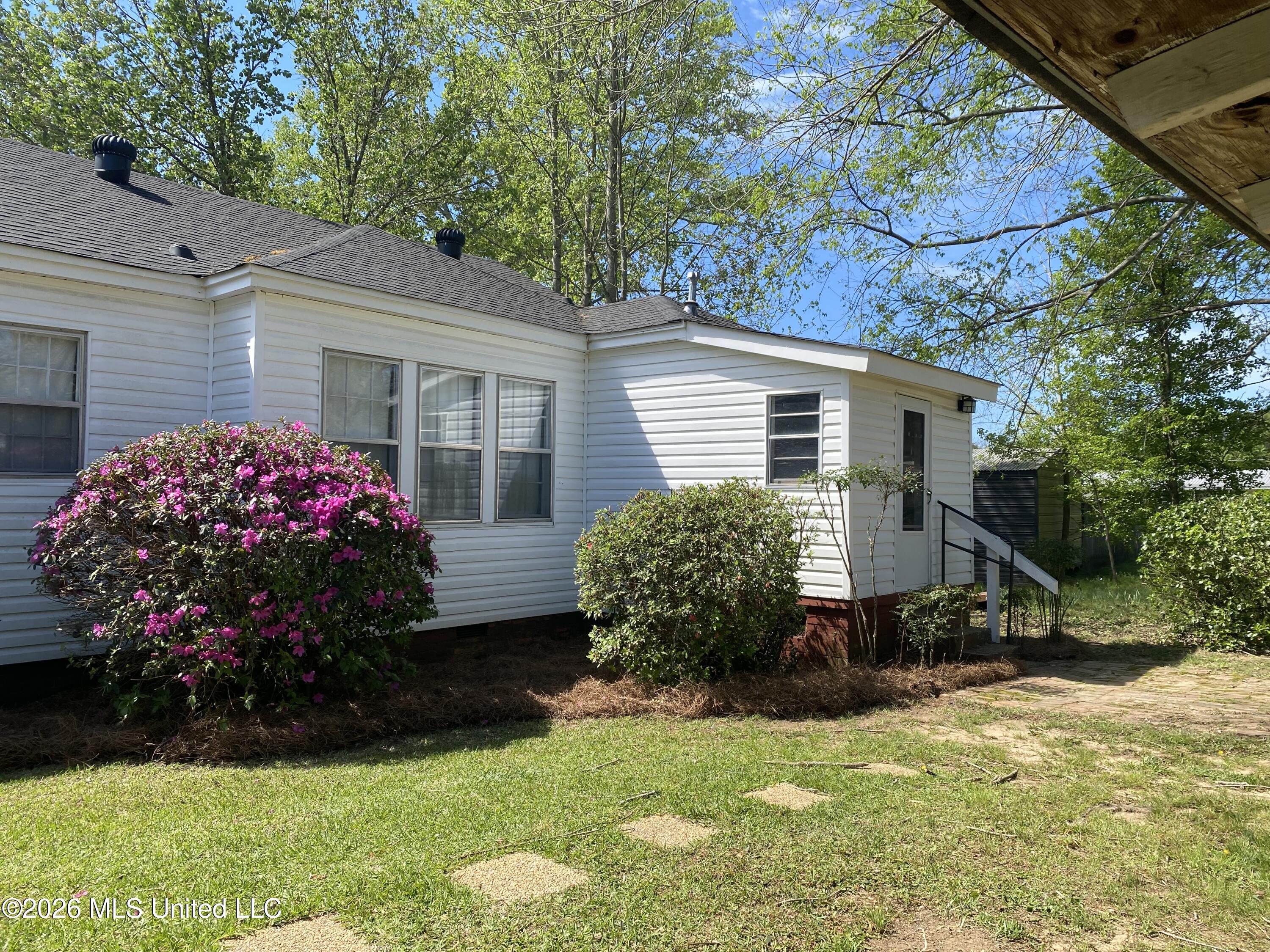 512 E Franklin Street Property Photo 4
