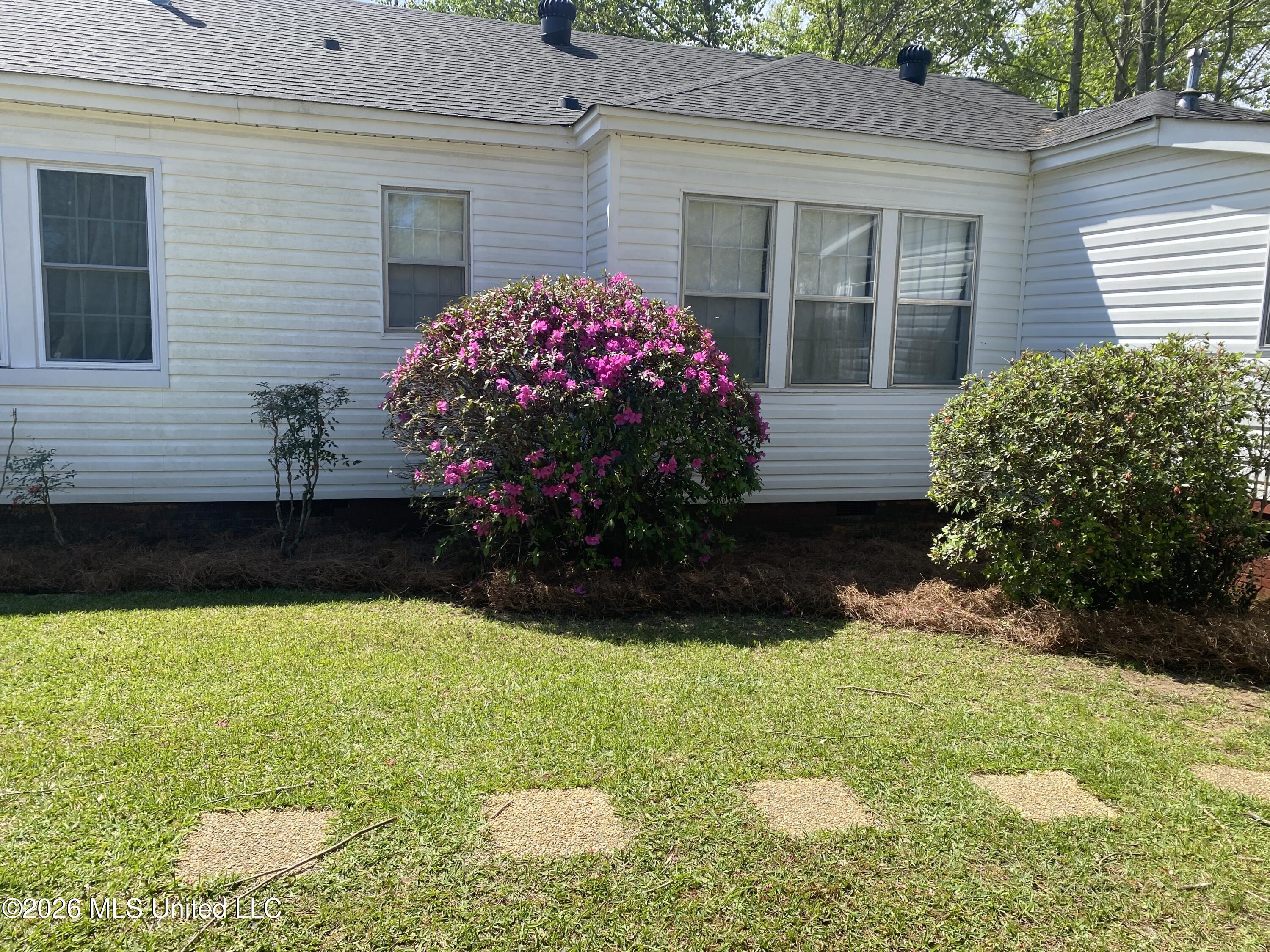 512 E Franklin Street Property Photo 6
