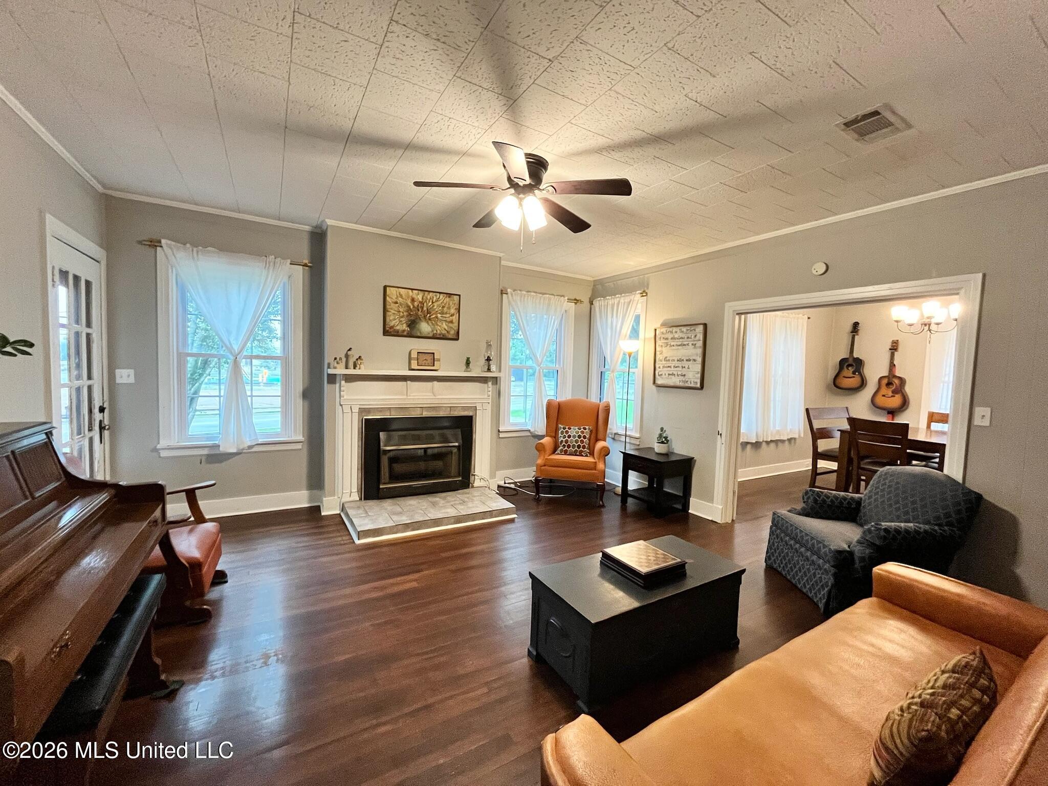 512 E Franklin Street Property Photo 8