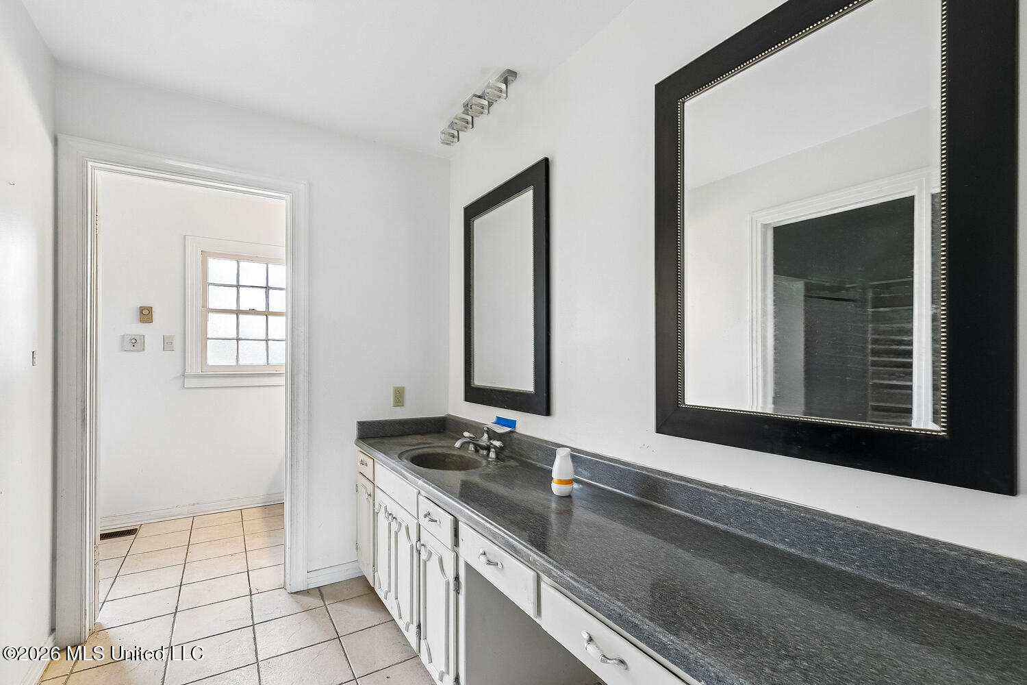 510 Hart Road Property Photo 11