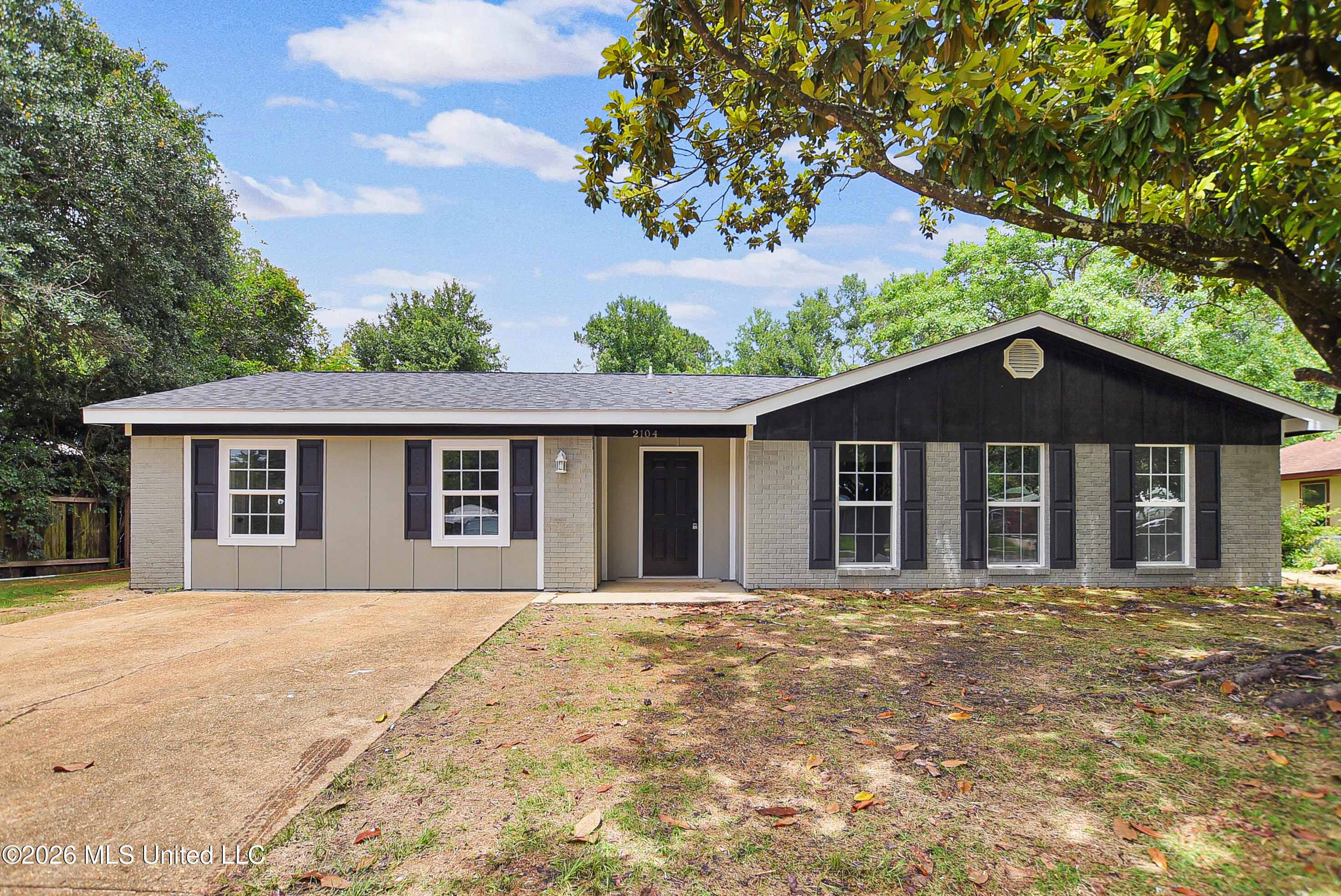 2104 Westgate Parkway Property Photo 1