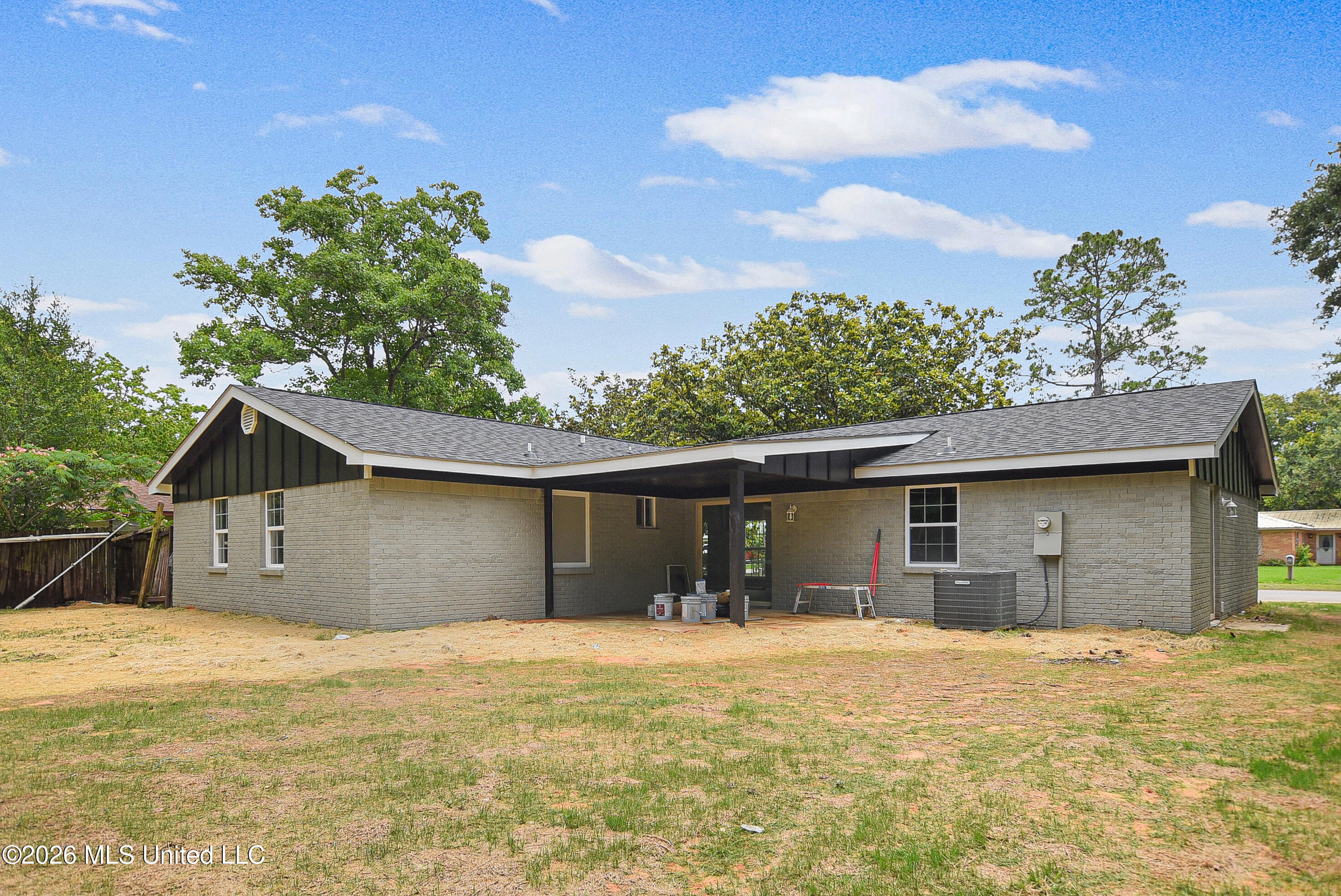2104 Westgate Parkway Property Photo 2