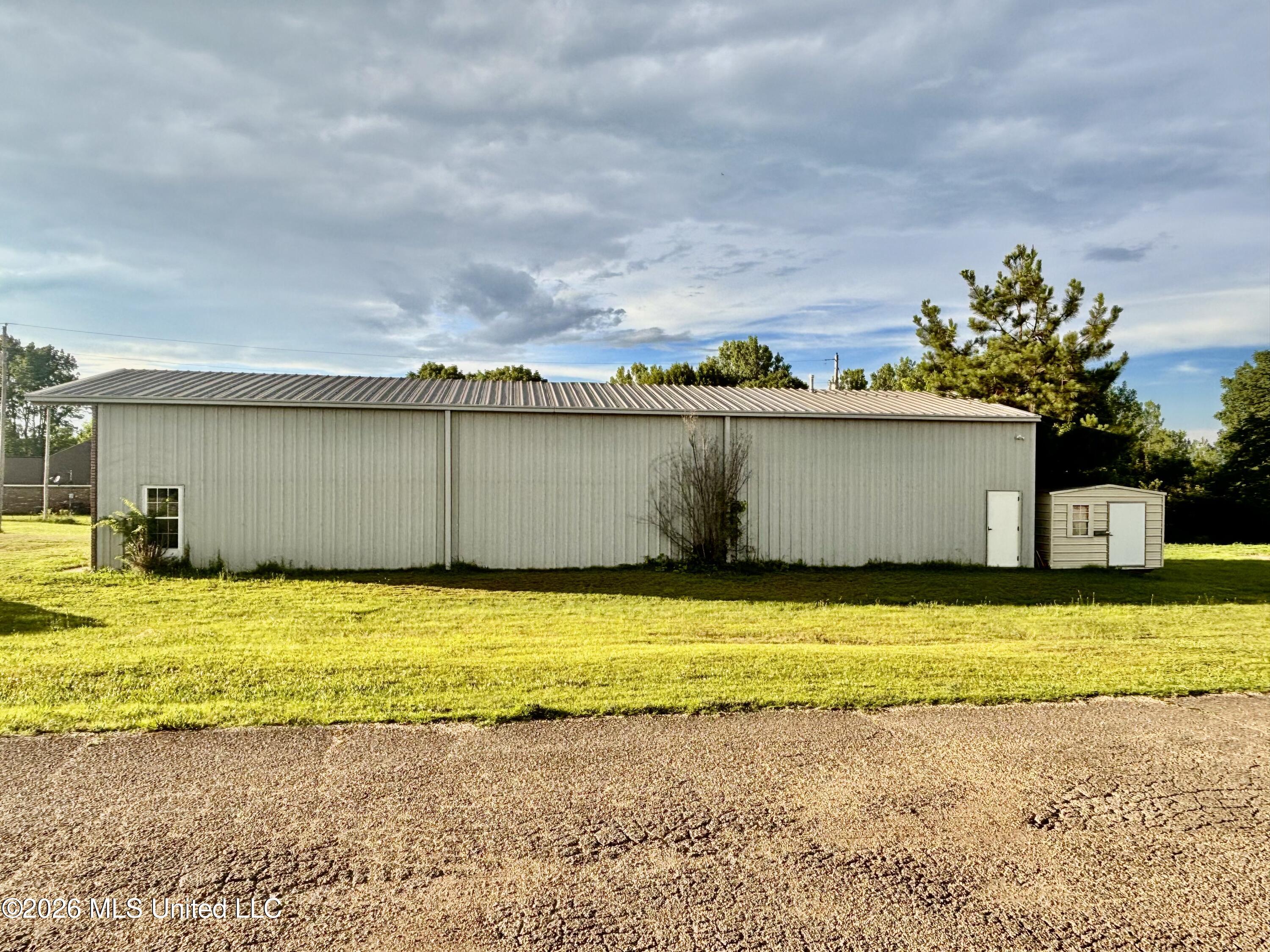 1090 County Road 833 Property Photo 2