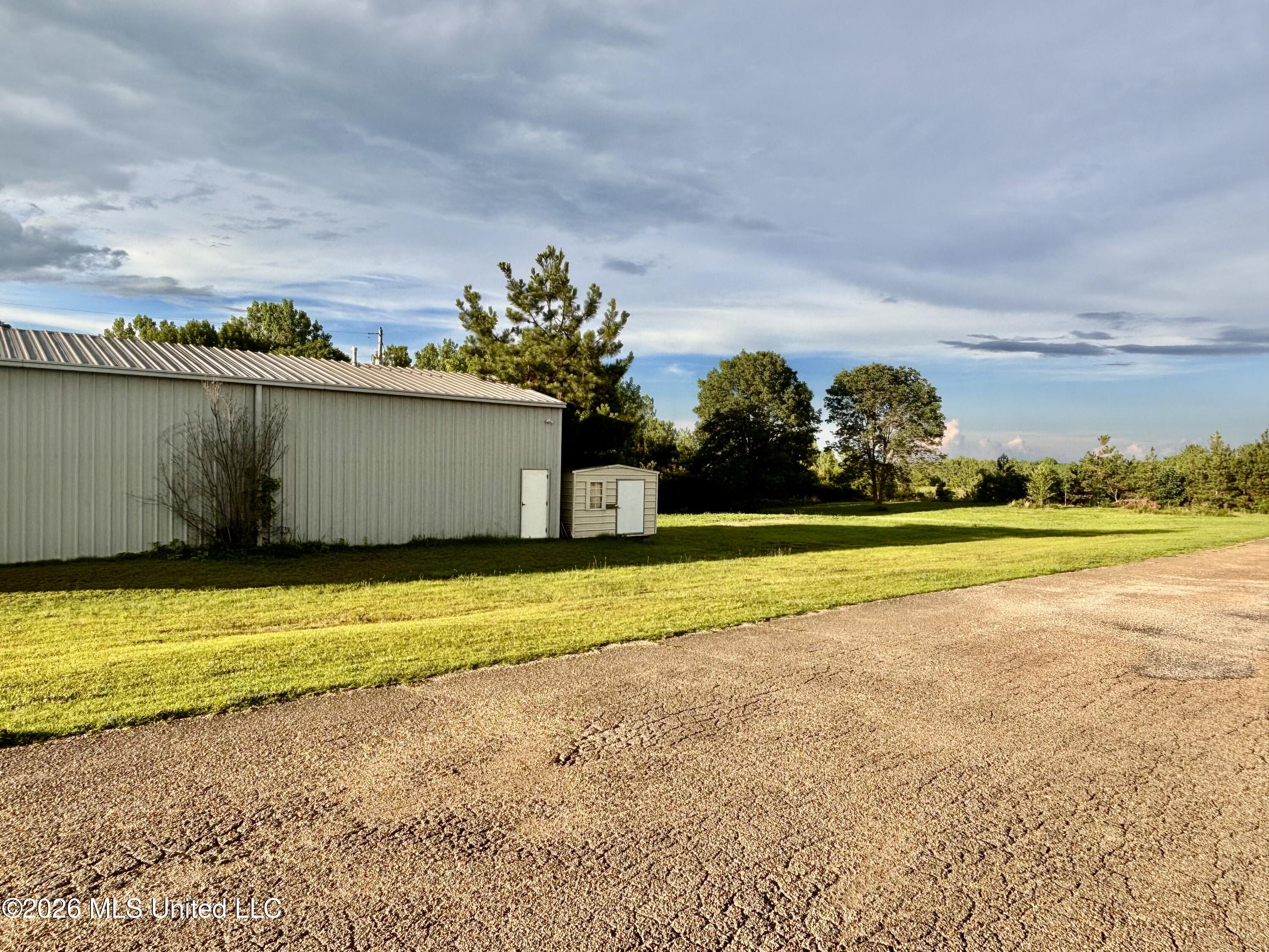 1090 County Road 833 Property Photo 3
