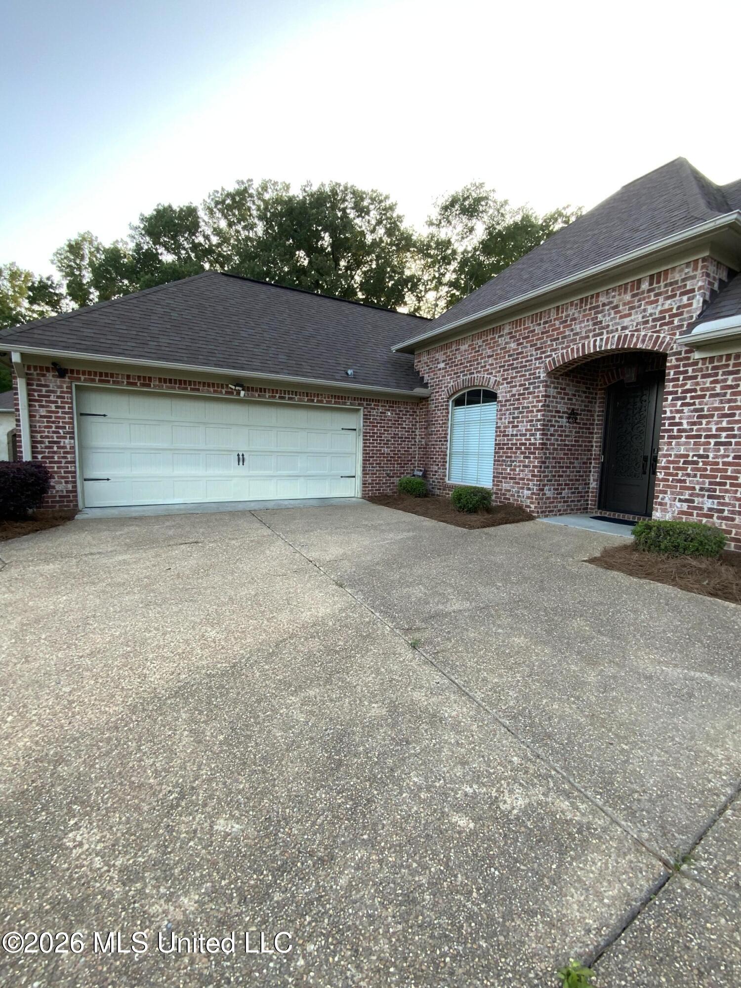 785 Creston Drive Property Photo 4