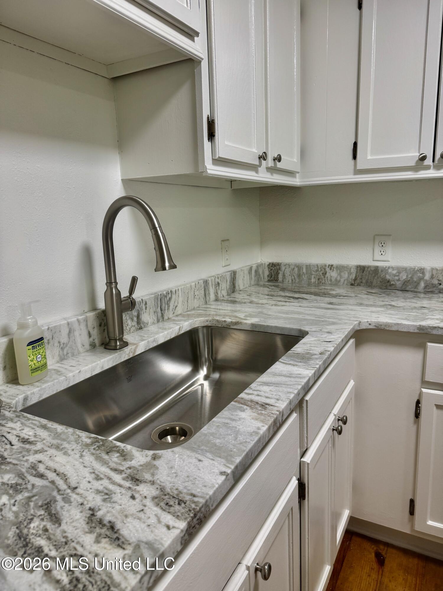 117 Grape Street Property Photo 6