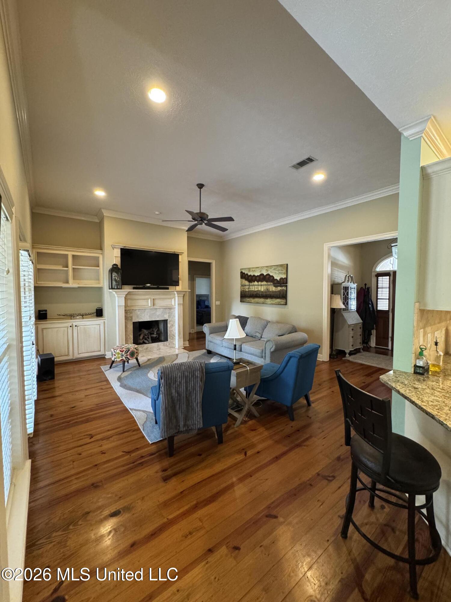 620 Turnberry Lane Property Photo 6