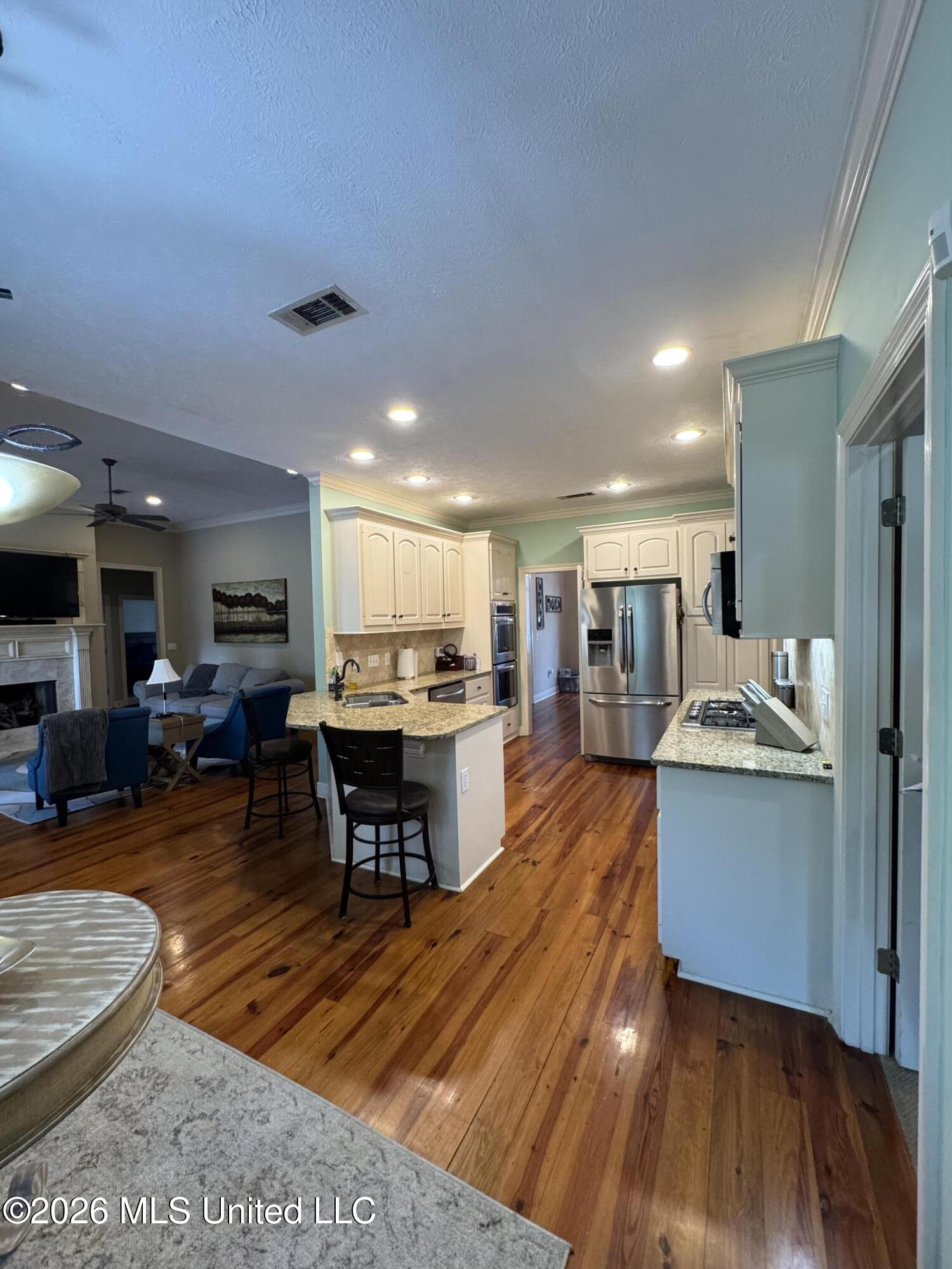 620 Turnberry Lane Property Photo 7