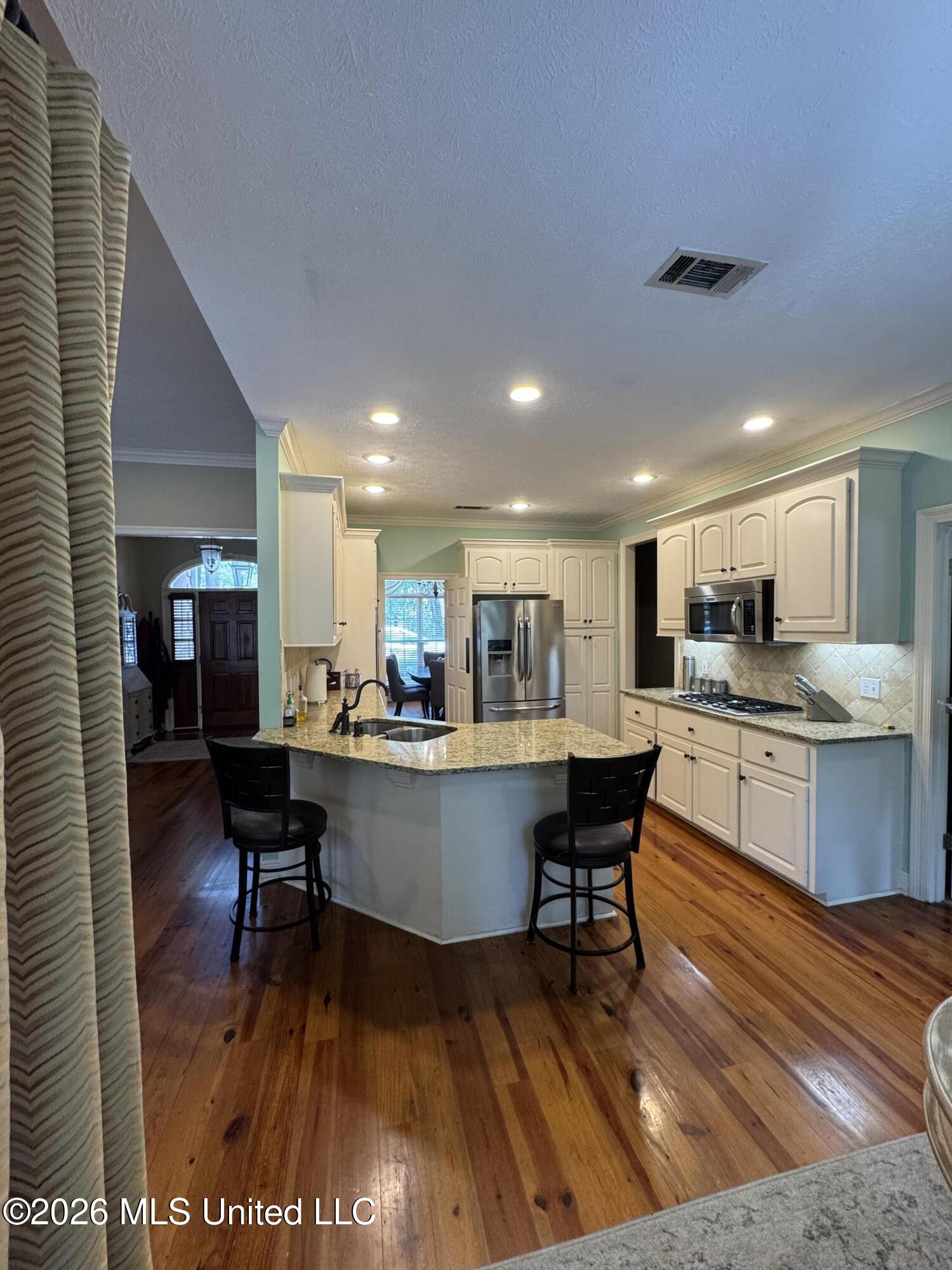 620 Turnberry Lane Property Photo 8