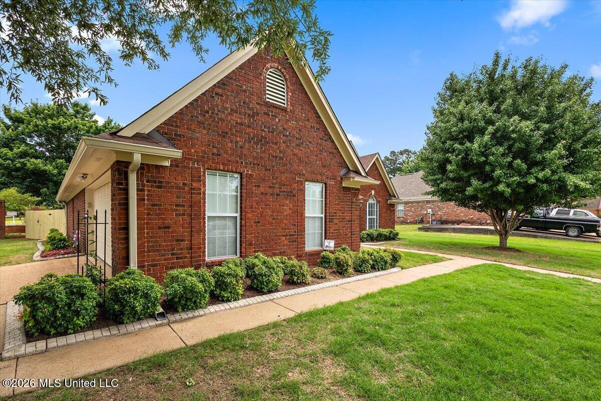 7350 Thistledown Cove Property Photo 3