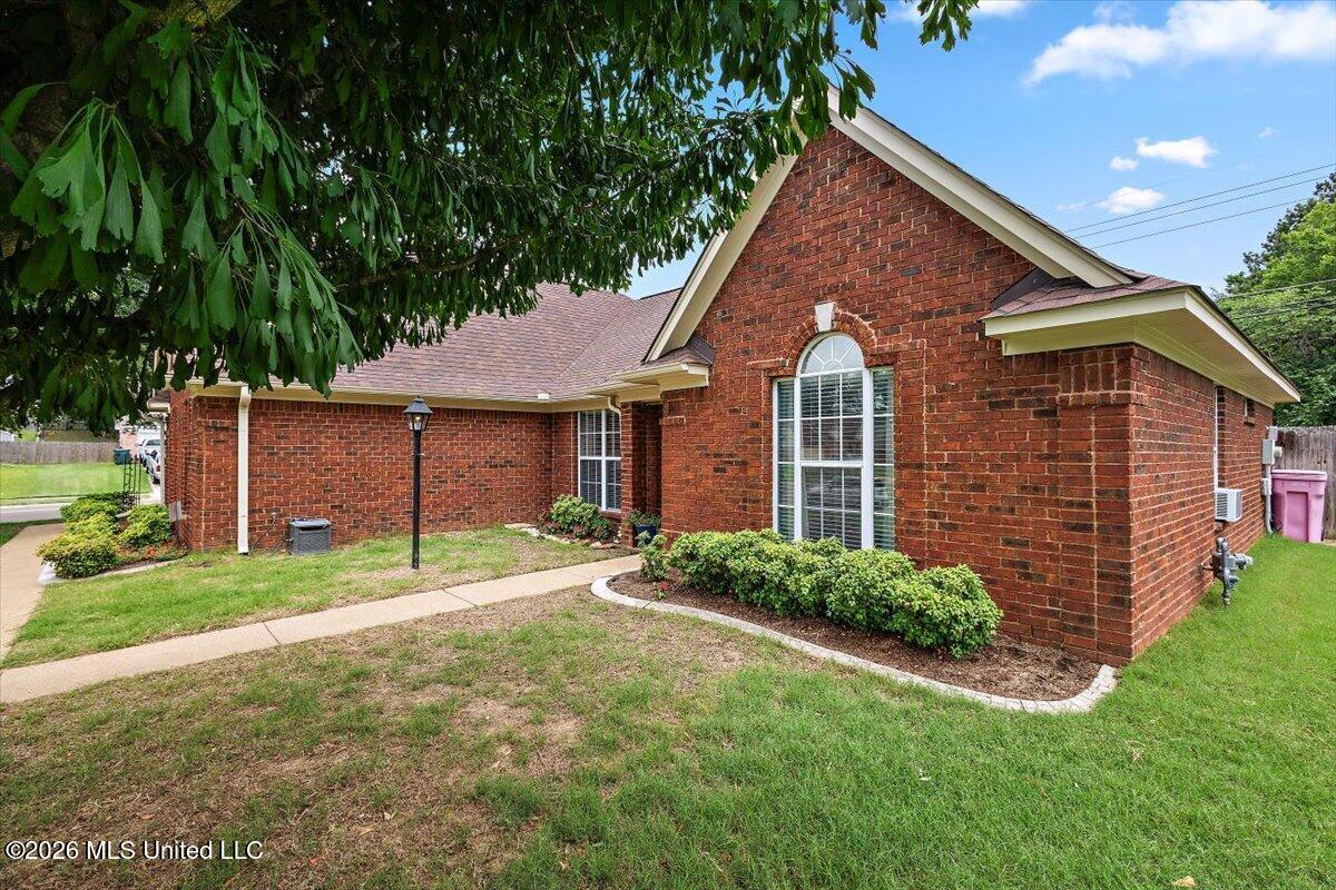 7350 Thistledown Cove Property Photo 4