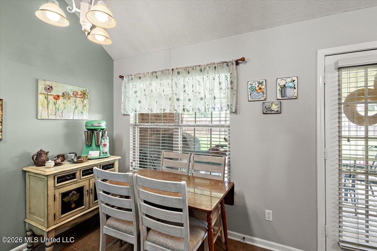 7350 Thistledown Cove Property Photo 14