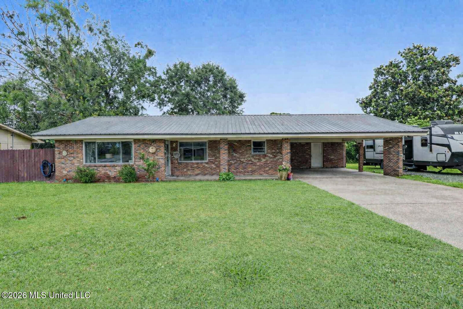 2215 Popps Ferry Road Property Photo 1