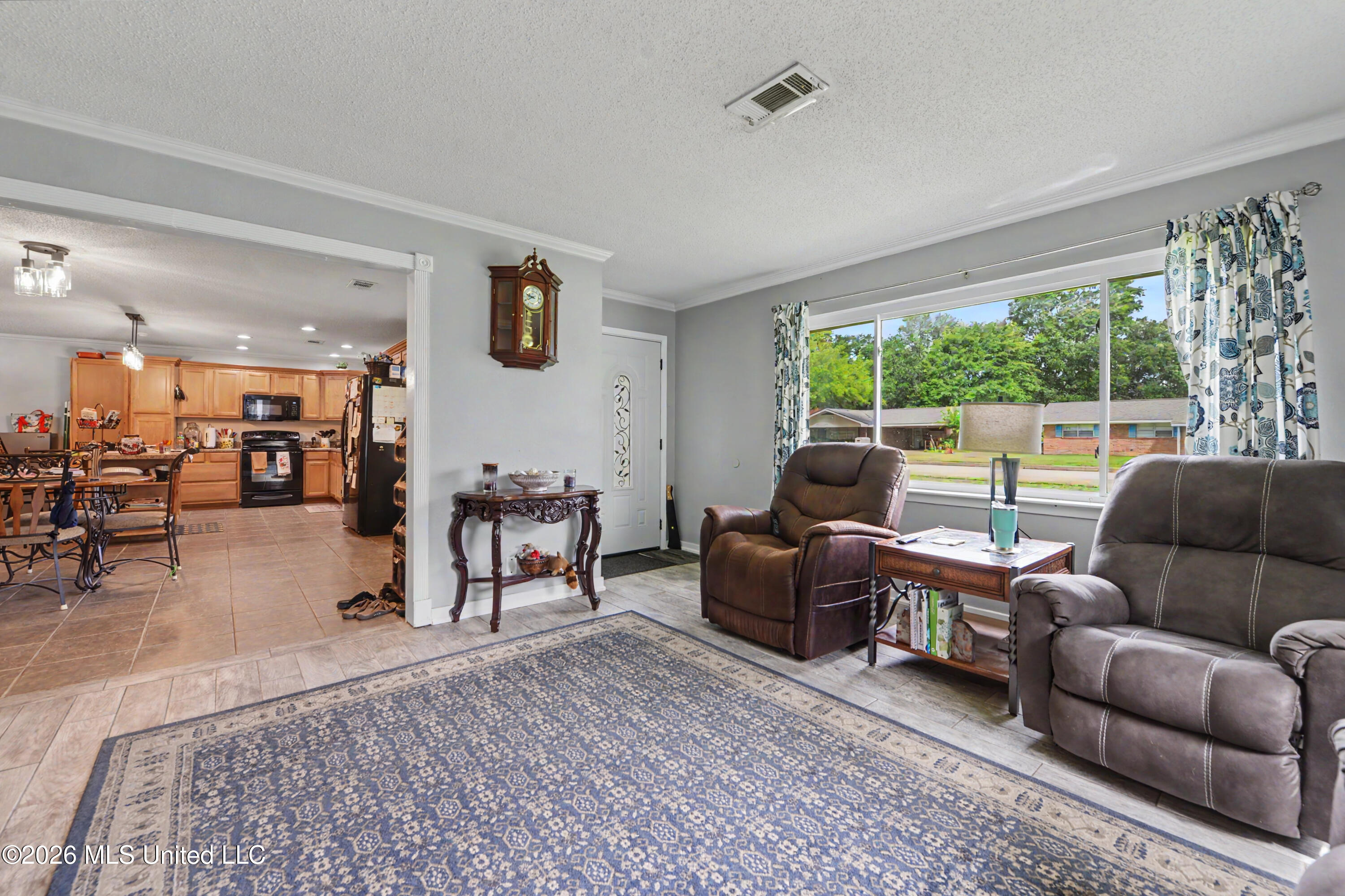 2215 Popps Ferry Road Property Photo 3