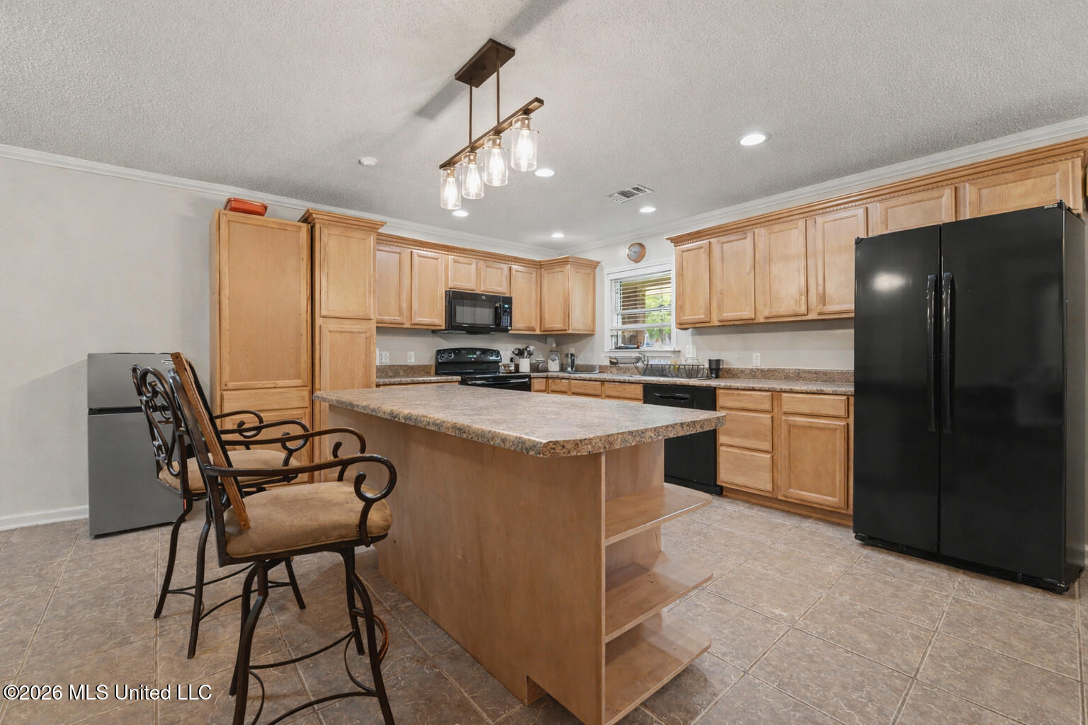 2215 Popps Ferry Road Property Photo 6