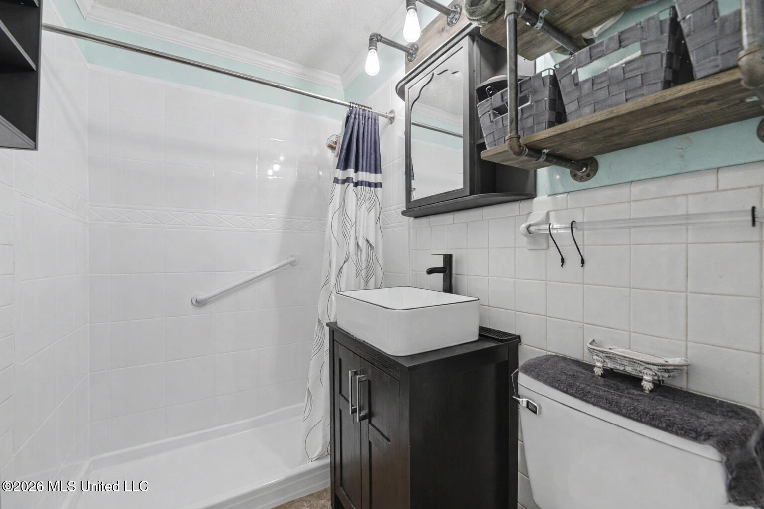 2215 Popps Ferry Road Property Photo 13