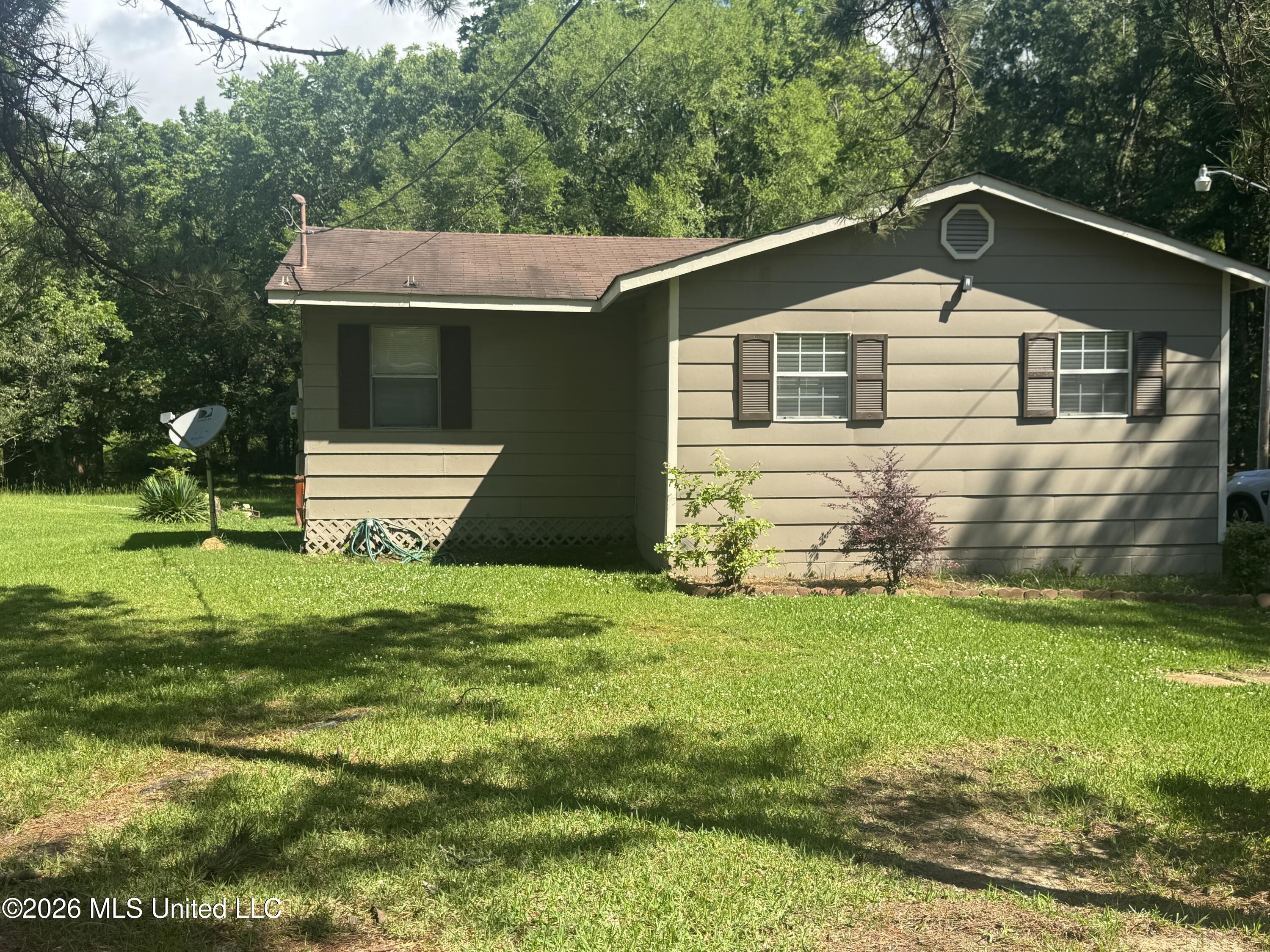 1484 Clinton Raymond Road Property Photo 1