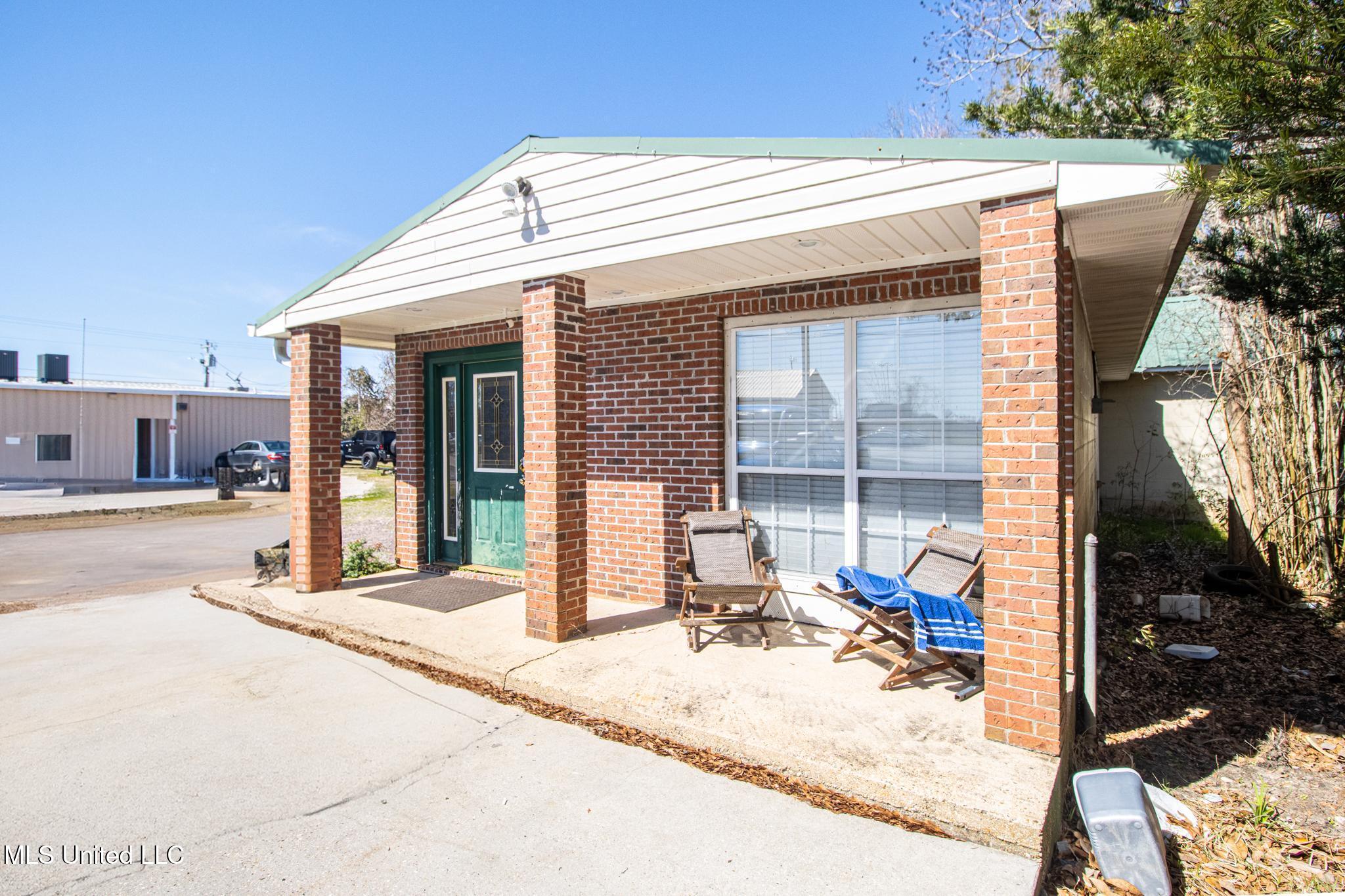 3222 Toncrey Road Property Photo 6