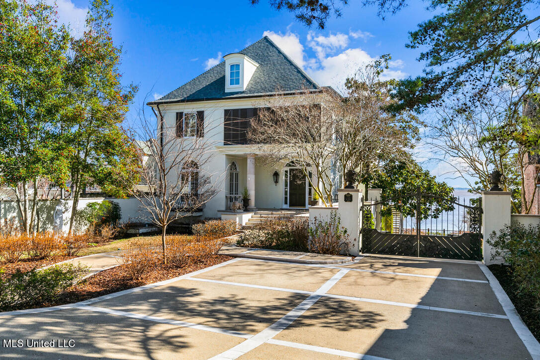 133 Overlook Pointe Drive Property Photo 1