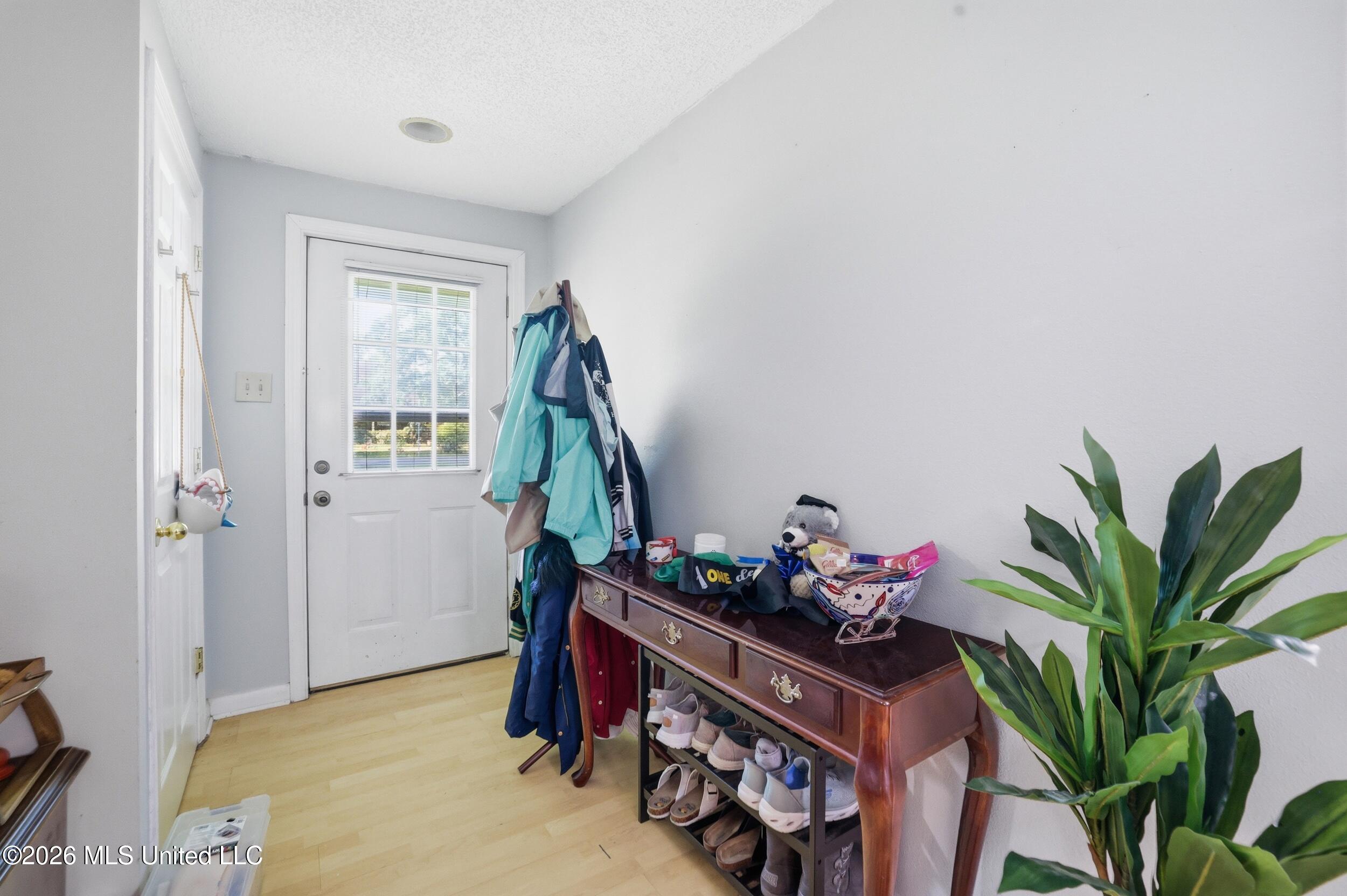 2128 Ames Street Property Photo 6