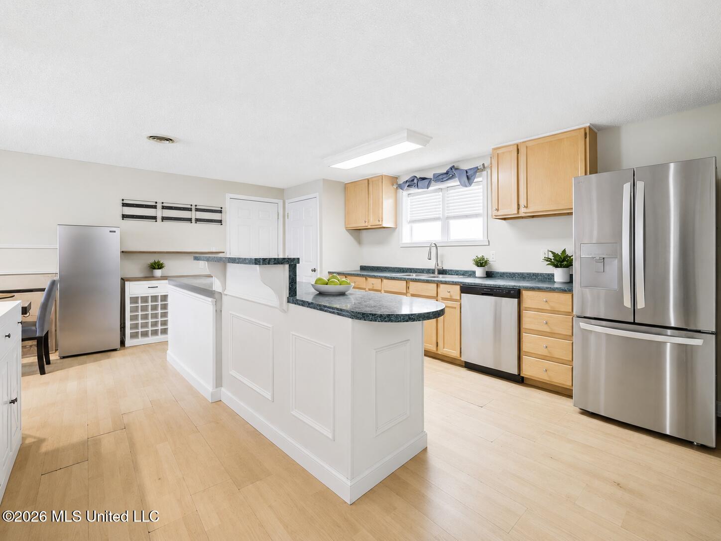 2128 Ames Street Property Photo 9