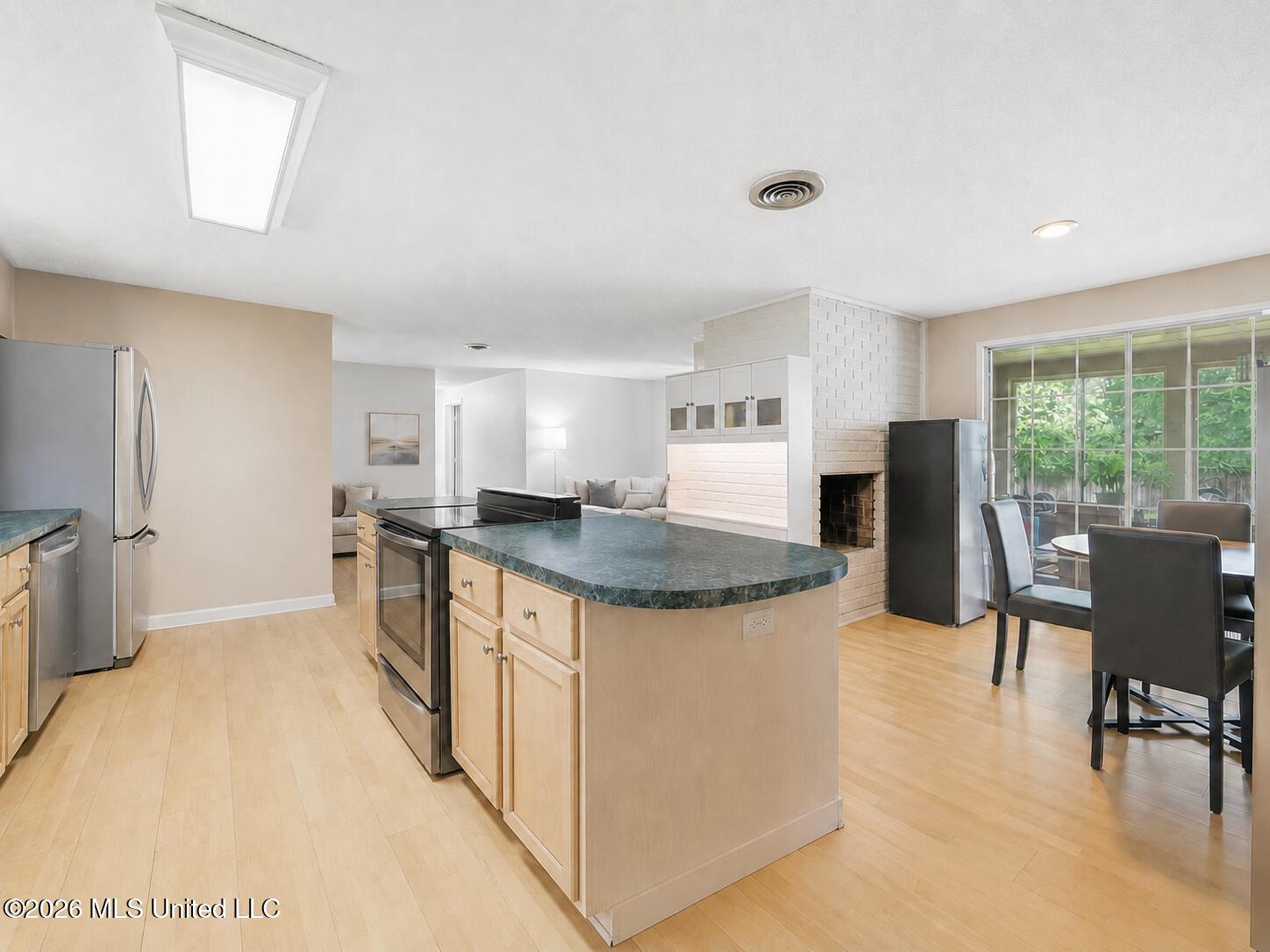 2128 Ames Street Property Photo 10