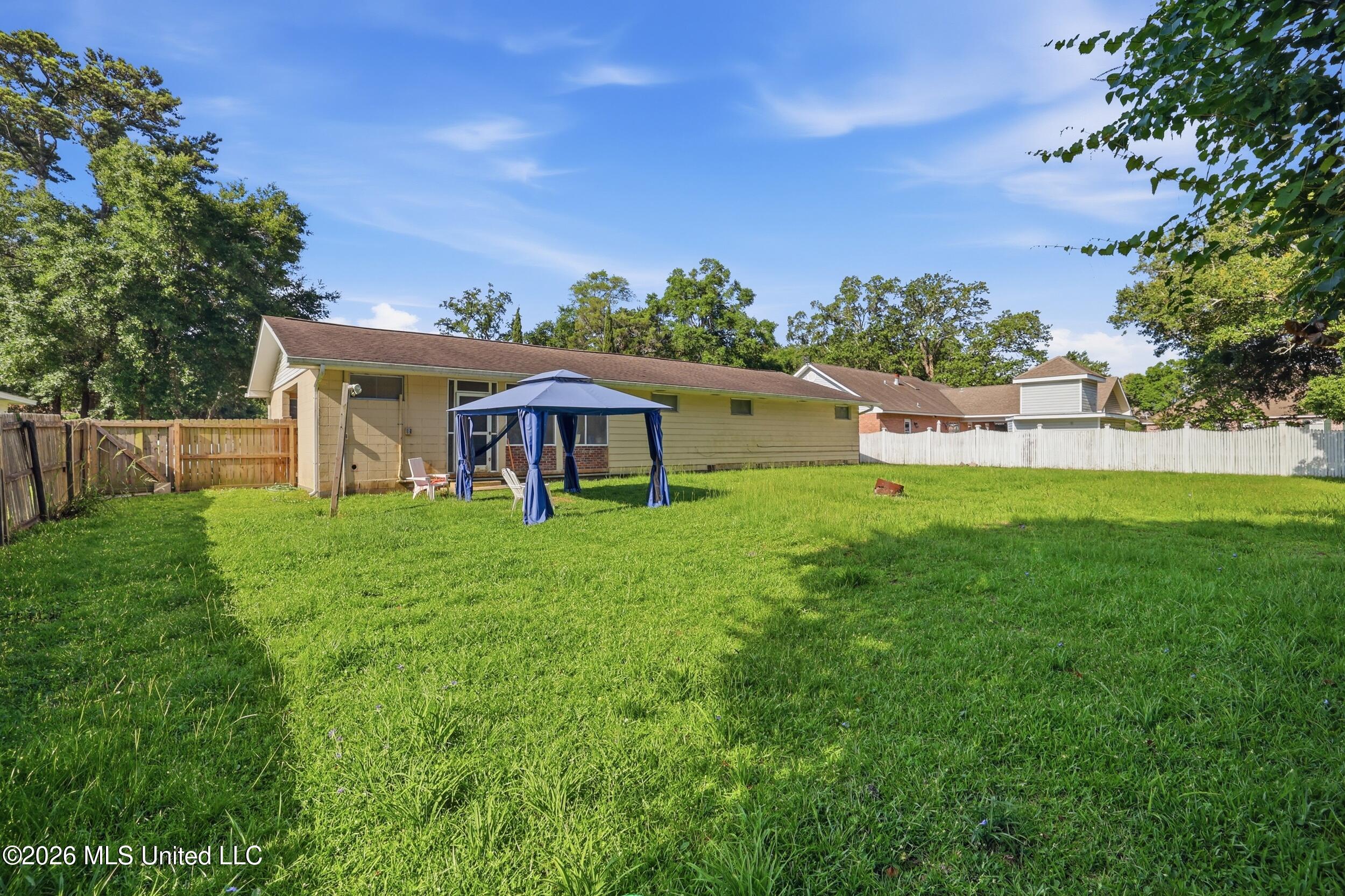 2128 Ames Street Property Photo 20