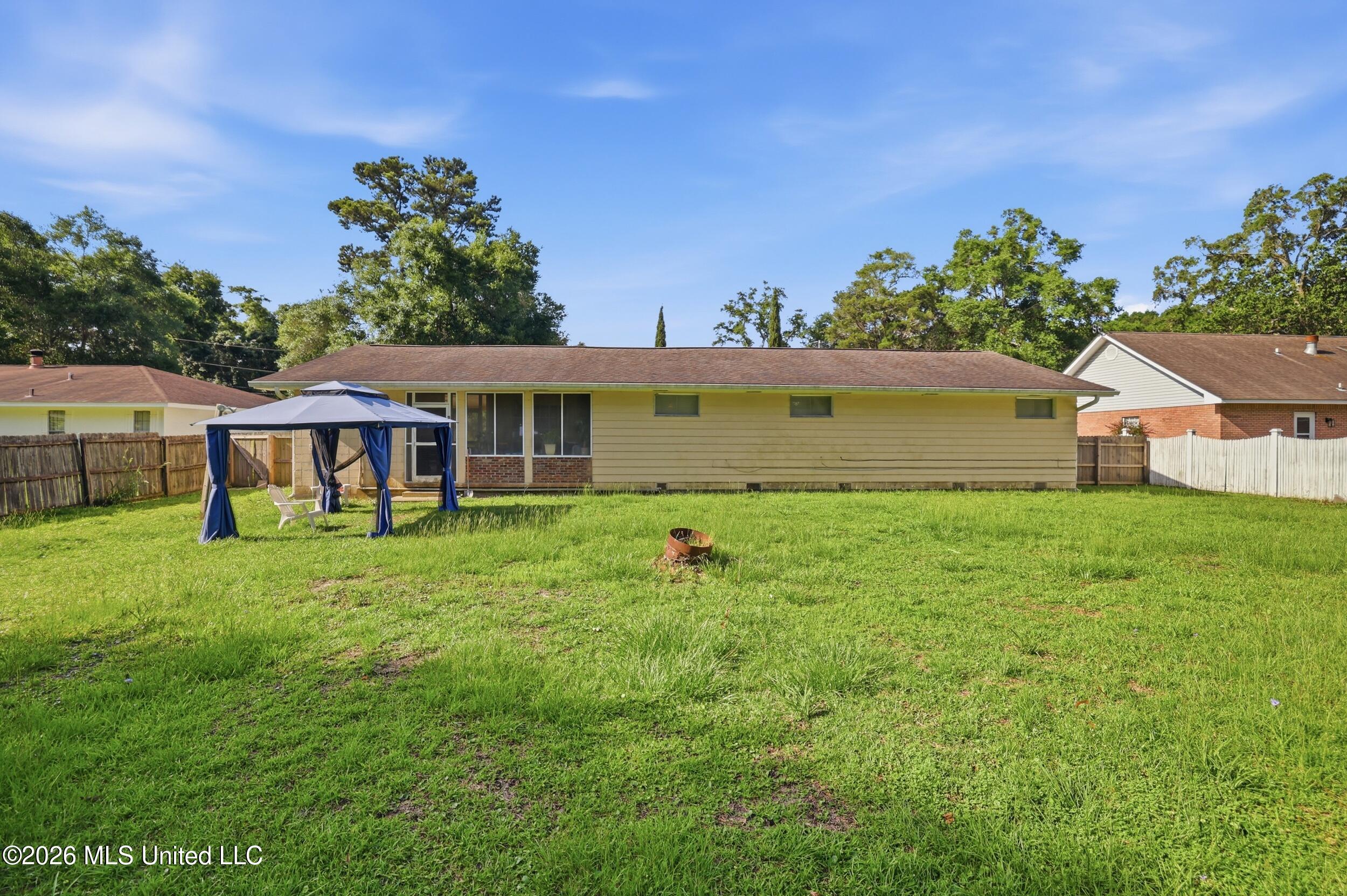 2128 Ames Street Property Photo 21