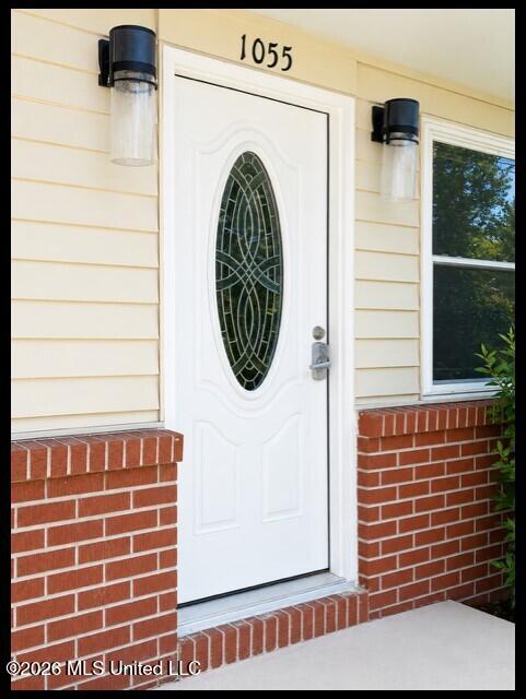 1055 Eastview Drive Property Photo 3